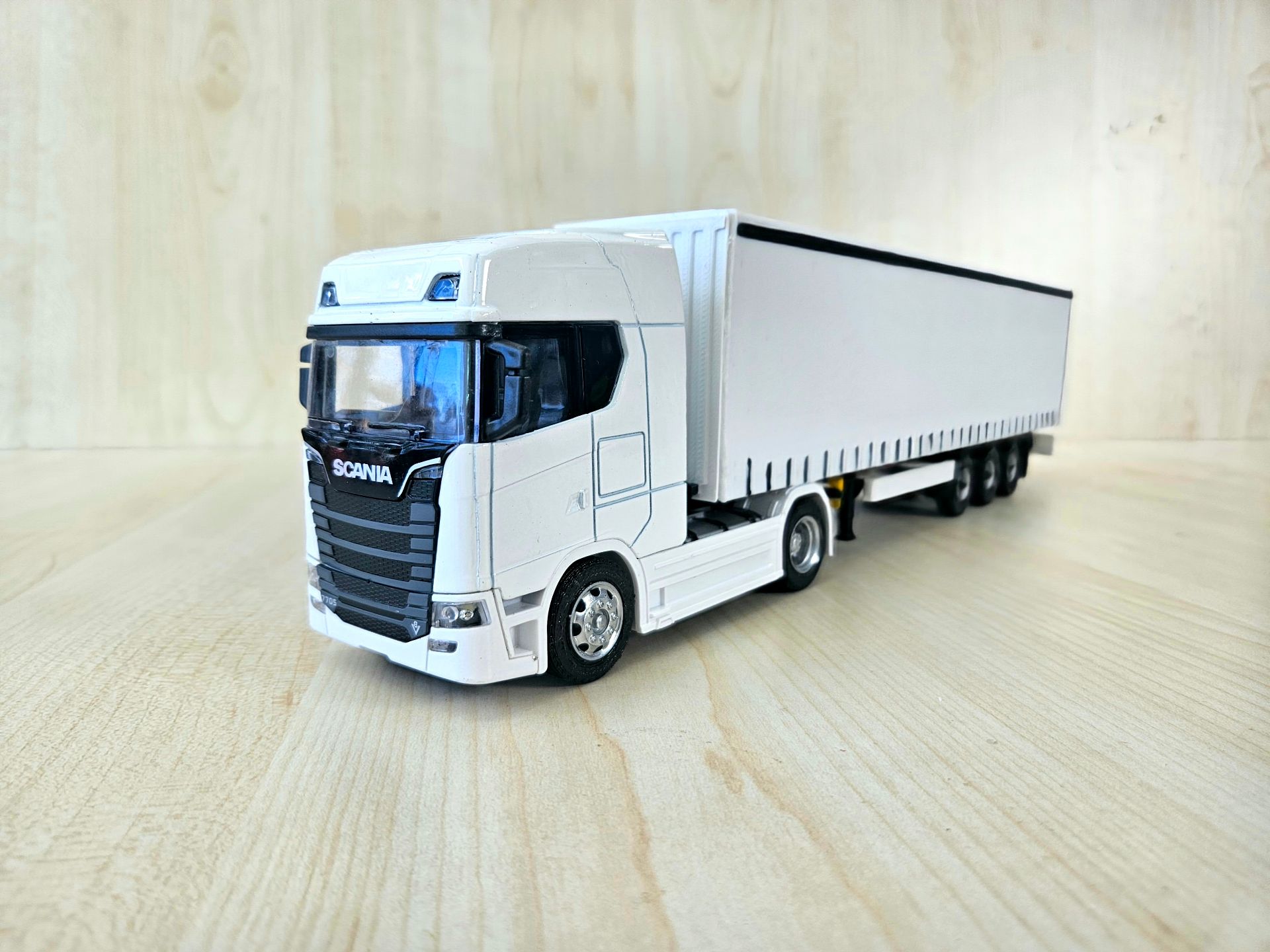 1/50 beyaz SCANIA 770S TENTE DORSELİ TIR MAKETİ