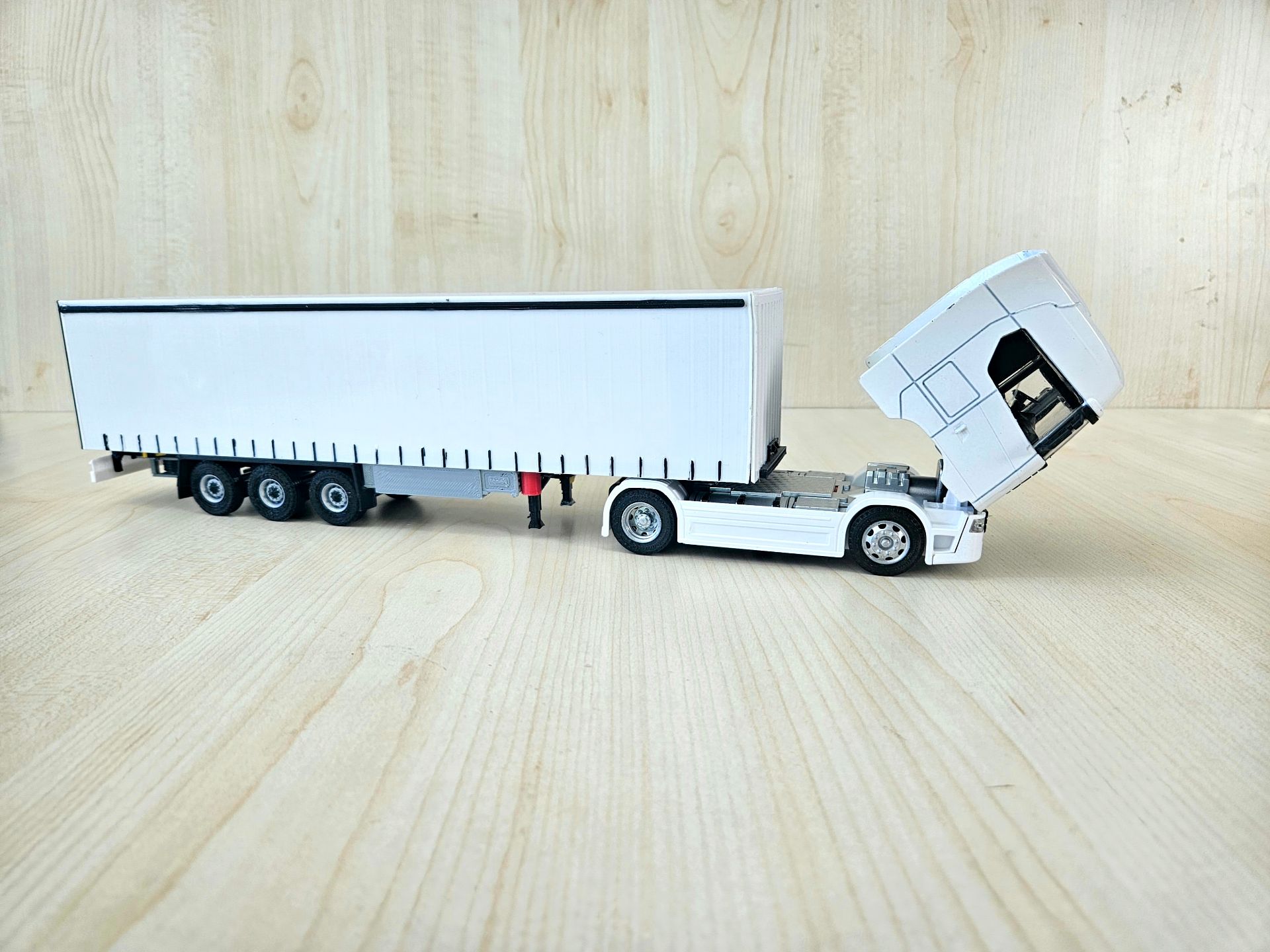1/50 beyaz SCANIA 770S TENTE DORSELİ TIR MAKETİ