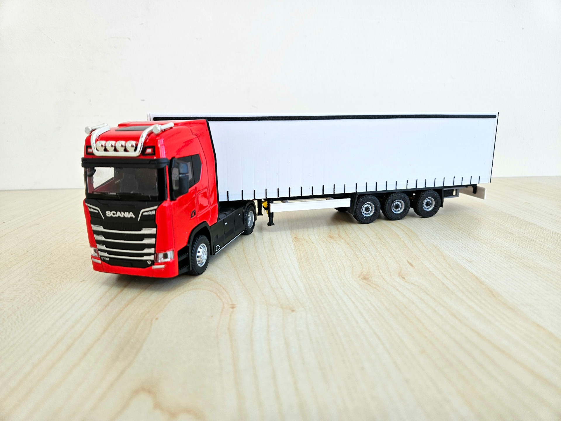 1/50 kırmızı SCANIA S730 TENTE DORSELİ TIR MAKETİ
