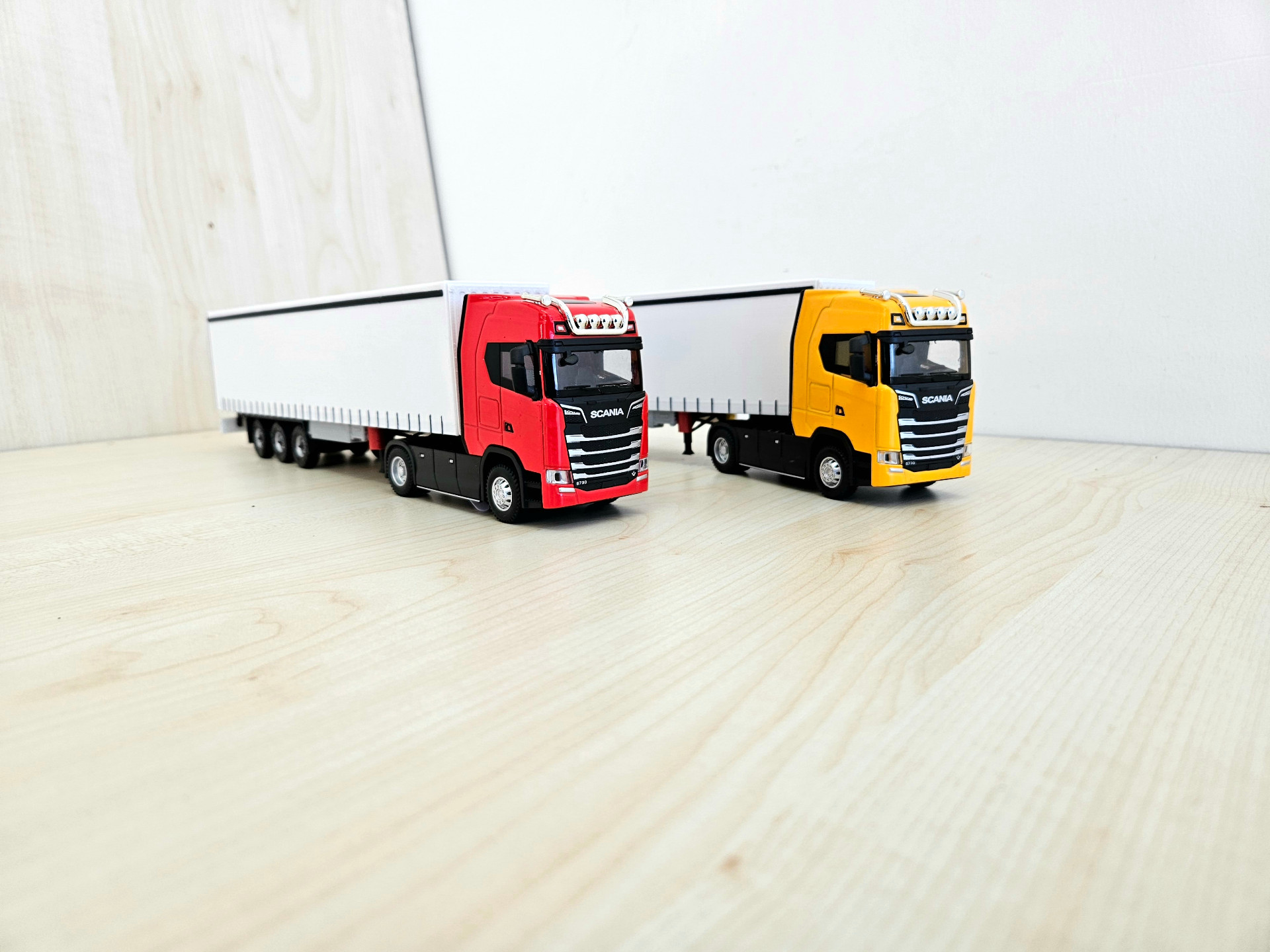 1/50 kırmızı SCANIA S730 TENTE DORSELİ TIR MAKETİ