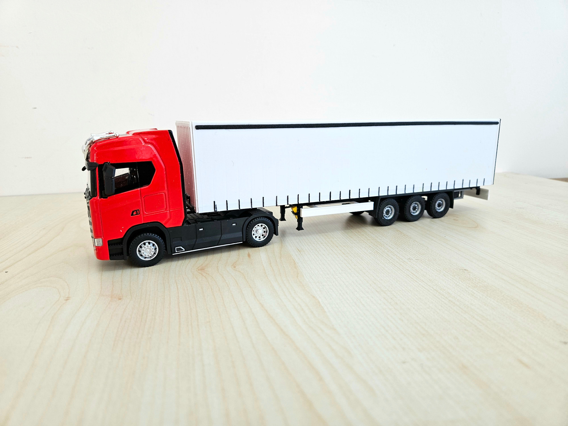 1/50 kırmızı SCANIA S730 TENTE DORSELİ TIR MAKETİ