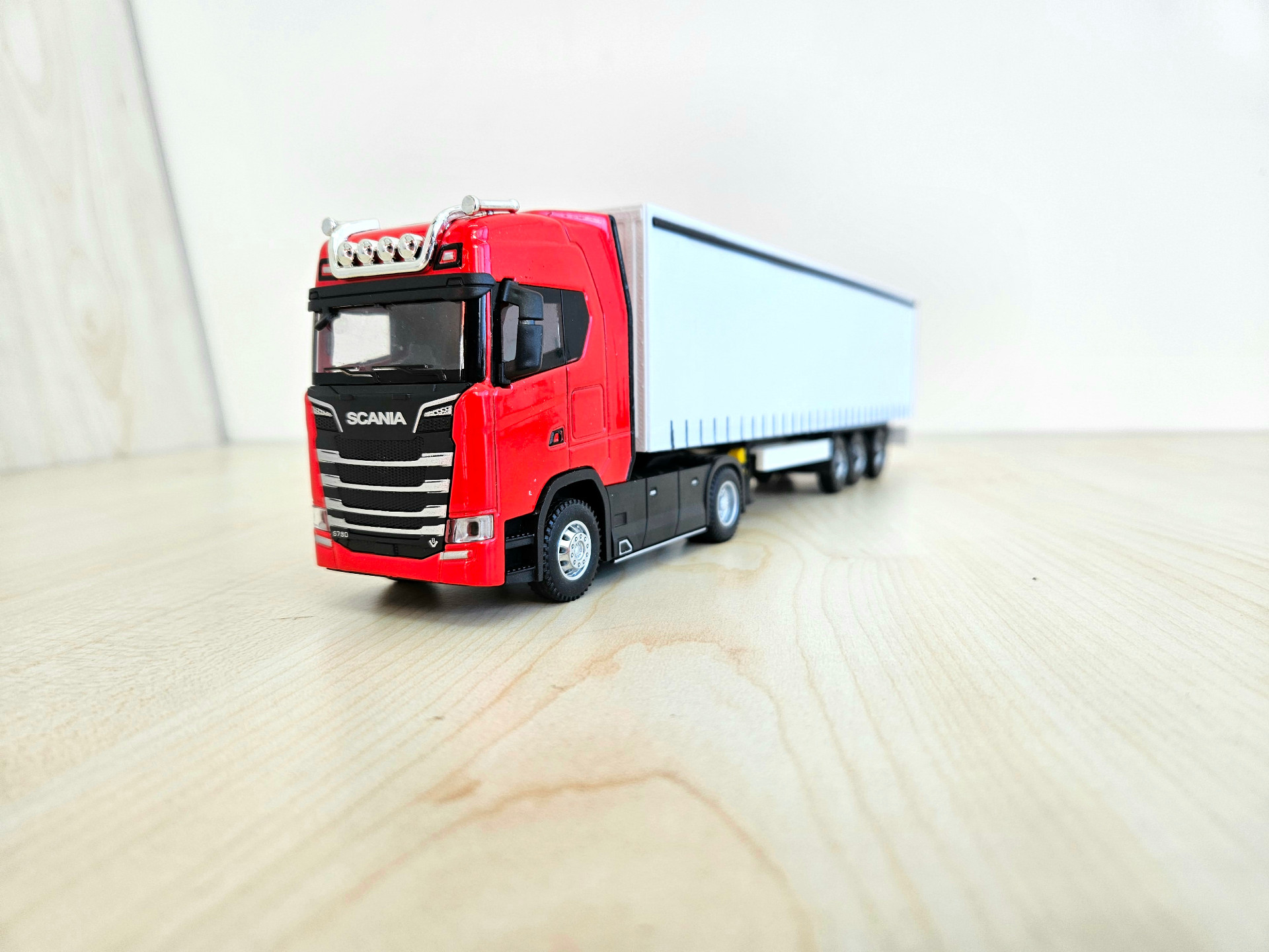 1/50 kırmızı SCANIA S730 TENTE DORSELİ TIR MAKETİ