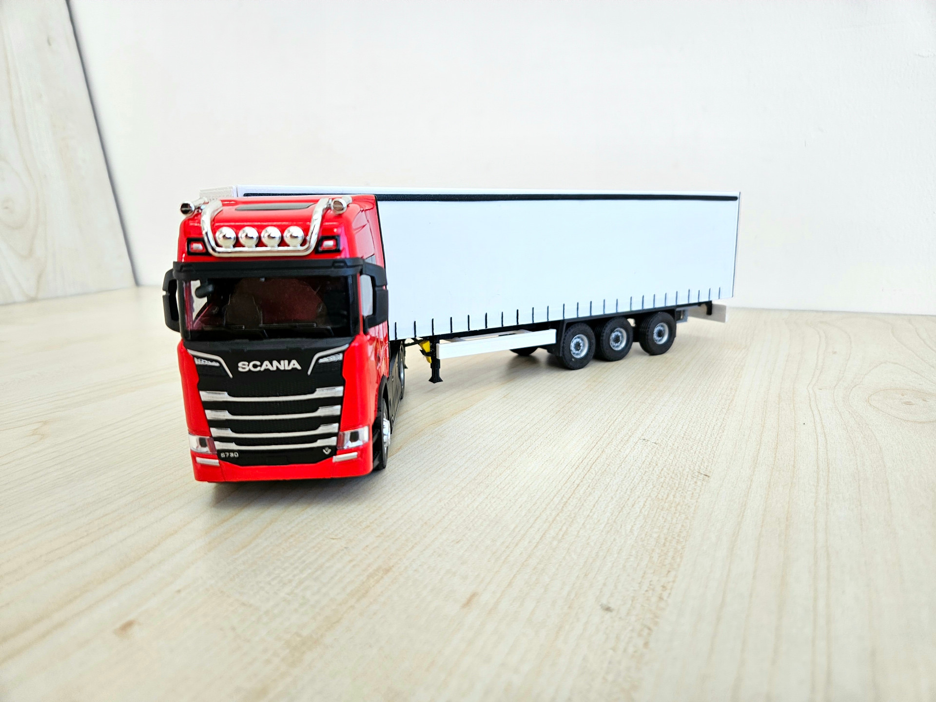 1/50 kırmızı SCANIA S730 TENTE DORSELİ TIR MAKETİ