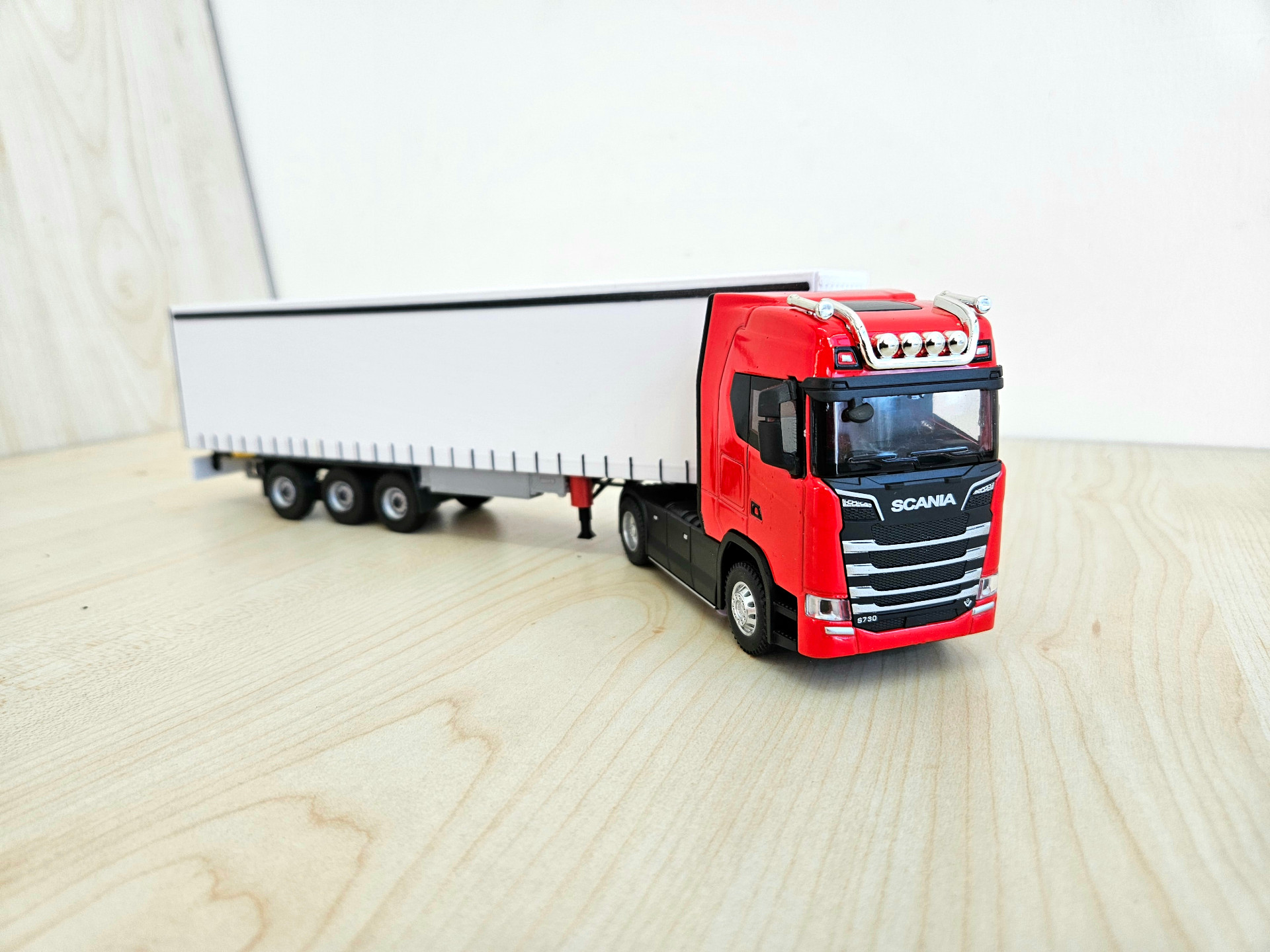 1/50 kırmızı SCANIA S730 TENTE DORSELİ TIR MAKETİ