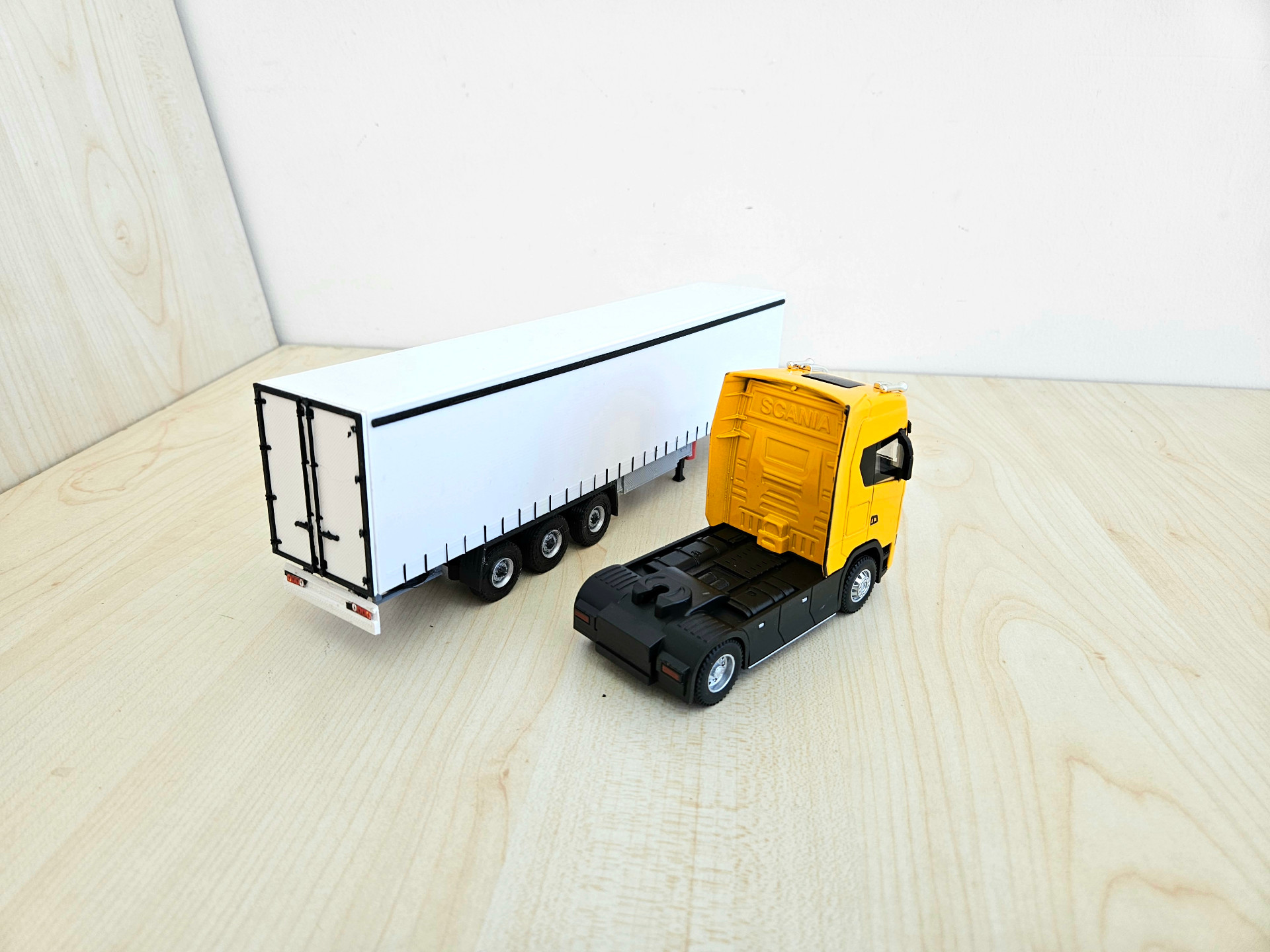 1/50 sarı SCANIA S730 TENTE DORSELİ TIR MAKETİ