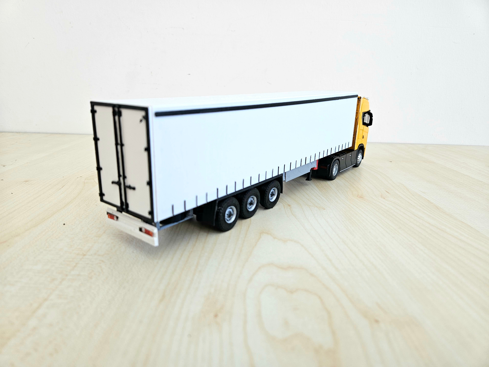 1/50 sarı SCANIA S730 TENTE DORSELİ TIR MAKETİ