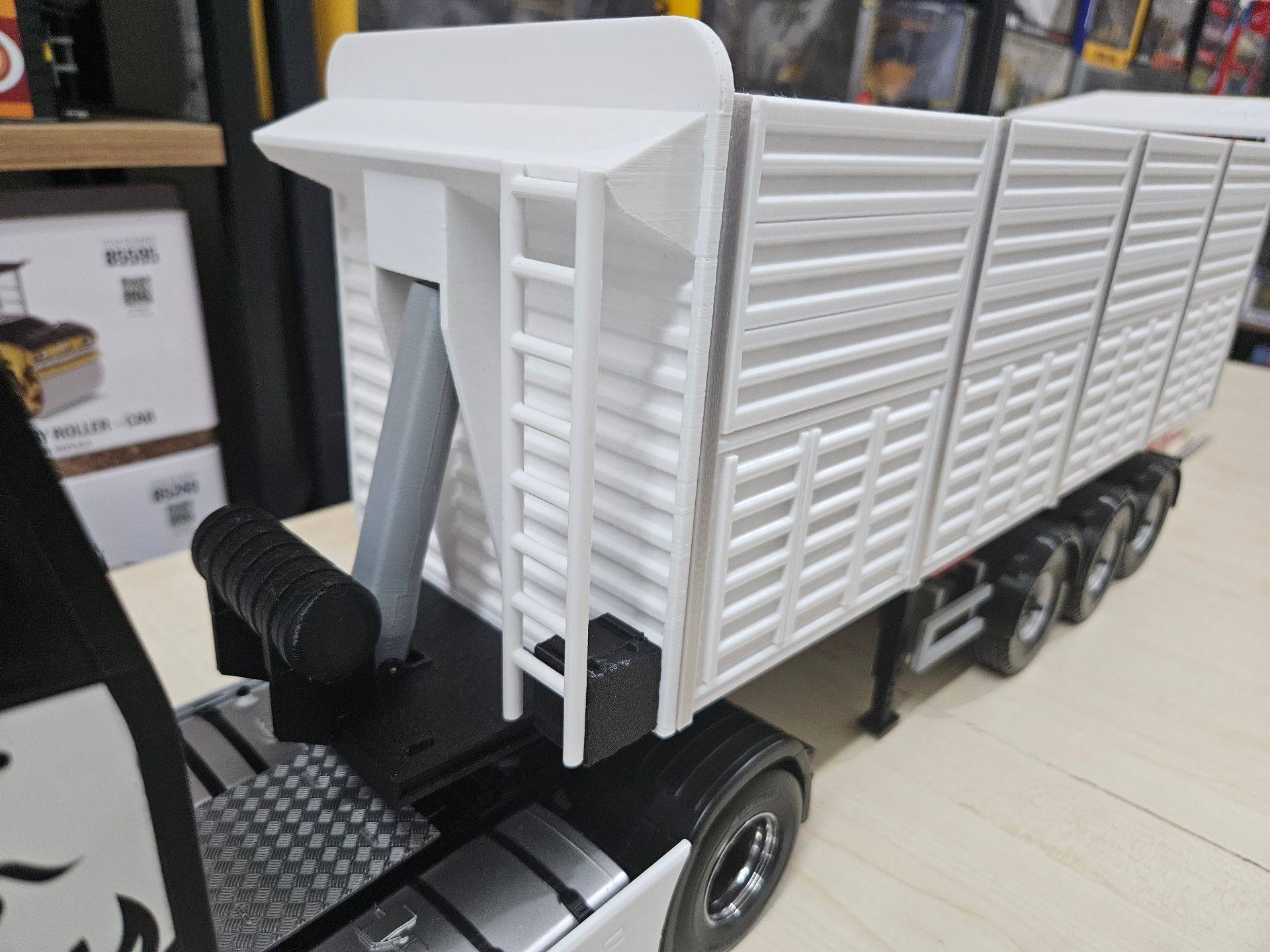 1/18 ÖZEL YAPIM DAMPER DORSE MAKETİ 