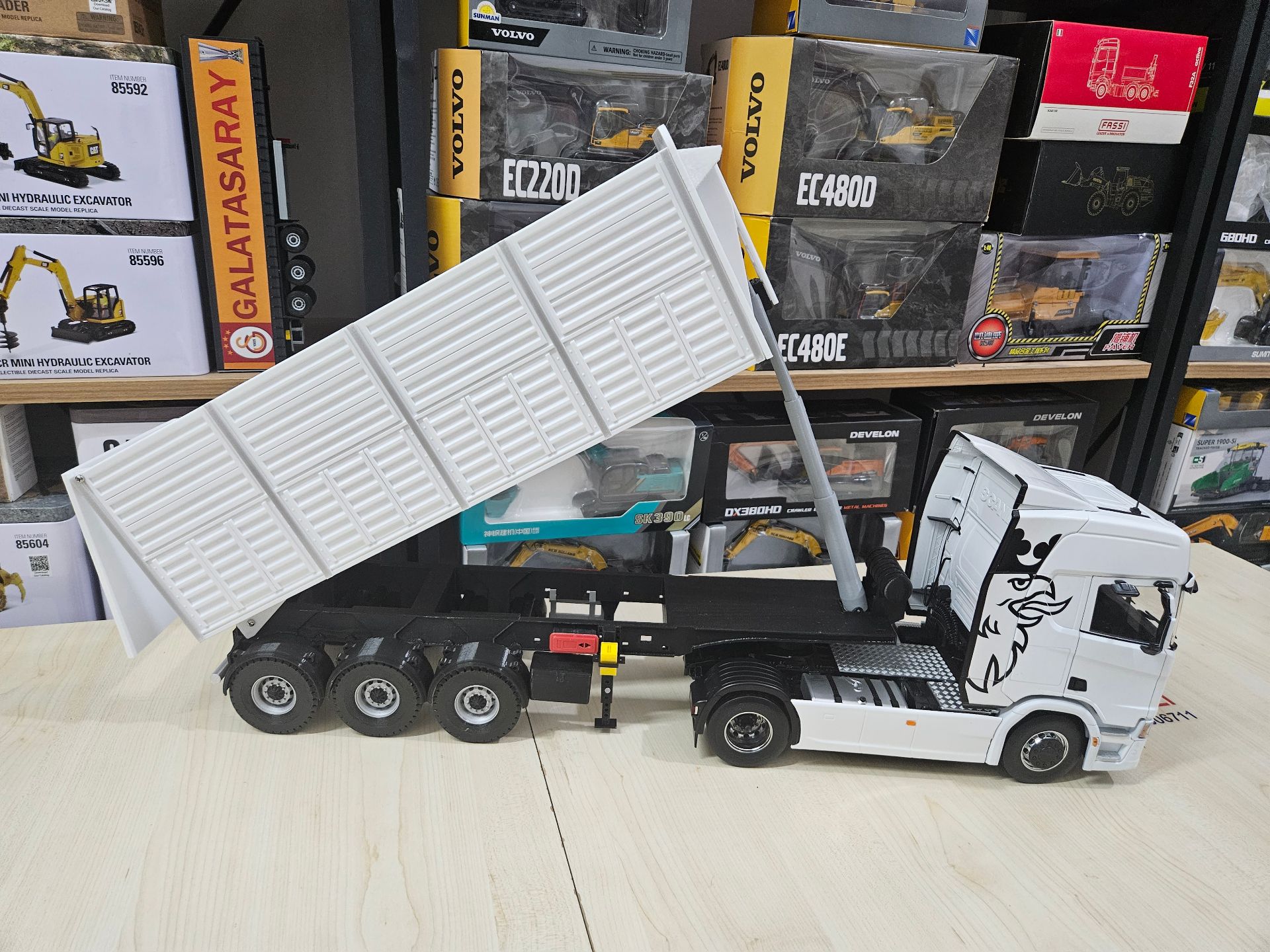 1/18 ÖZEL YAPIM DAMPER DORSE MAKETİ 