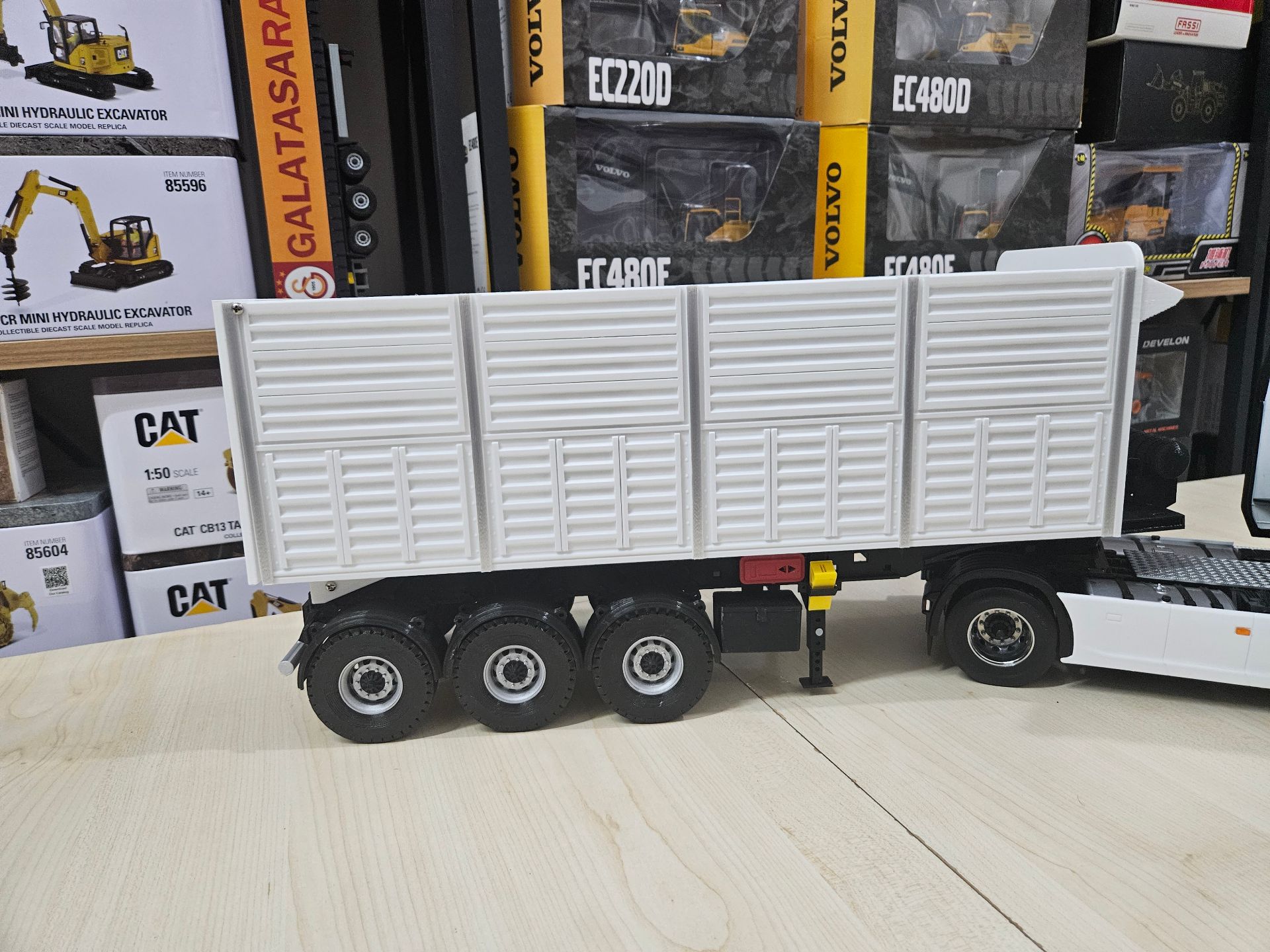 1/18 ÖZEL YAPIM DAMPER DORSE MAKETİ 