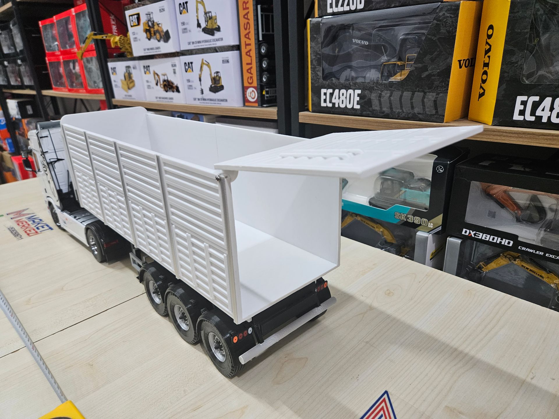 1/18 ÖZEL YAPIM DAMPER DORSE MAKETİ 