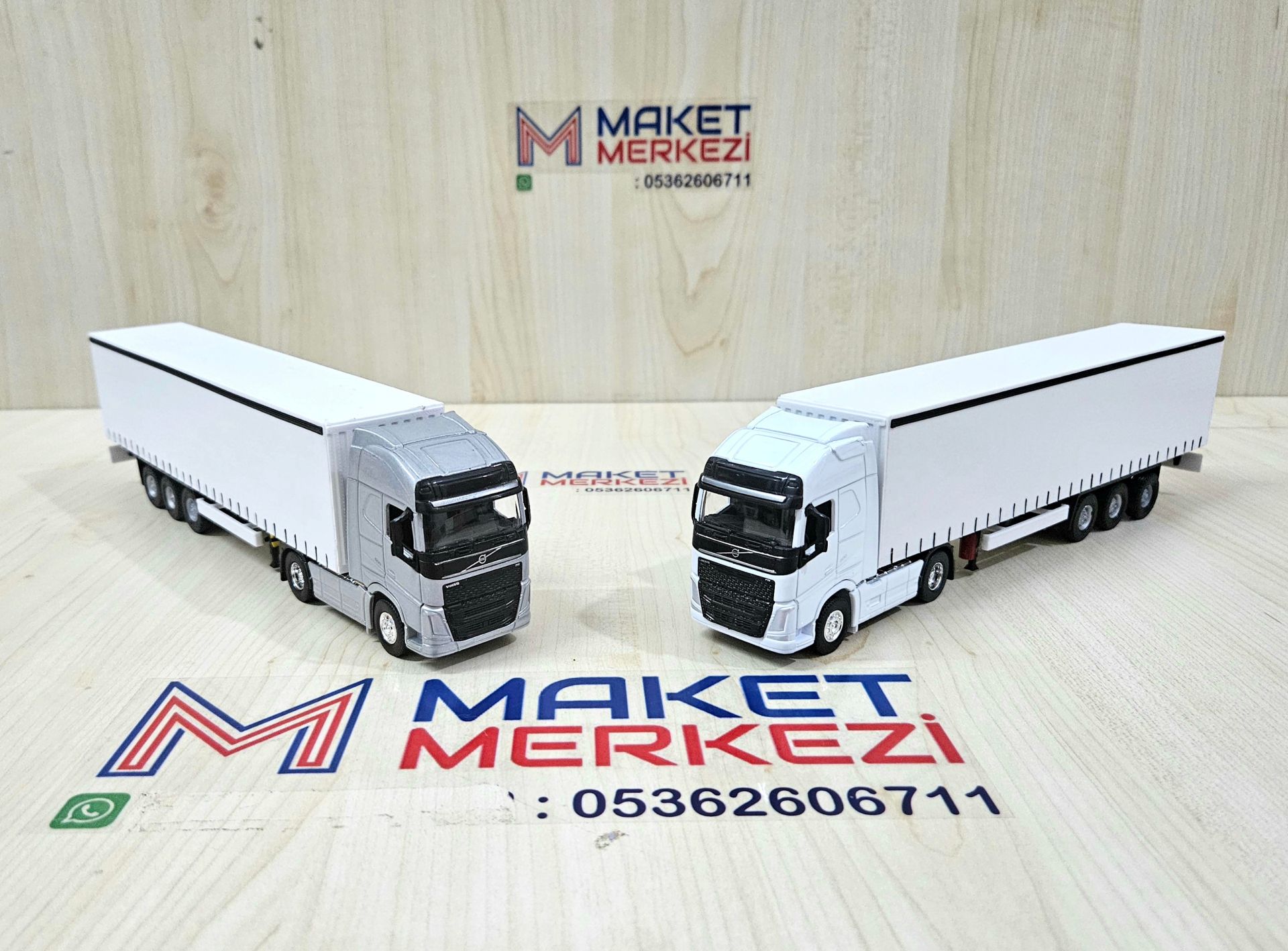 1/64 beyaz VOLVO FH4 TENTE DORSELİ TIR MAKETİ (25 cm boy)