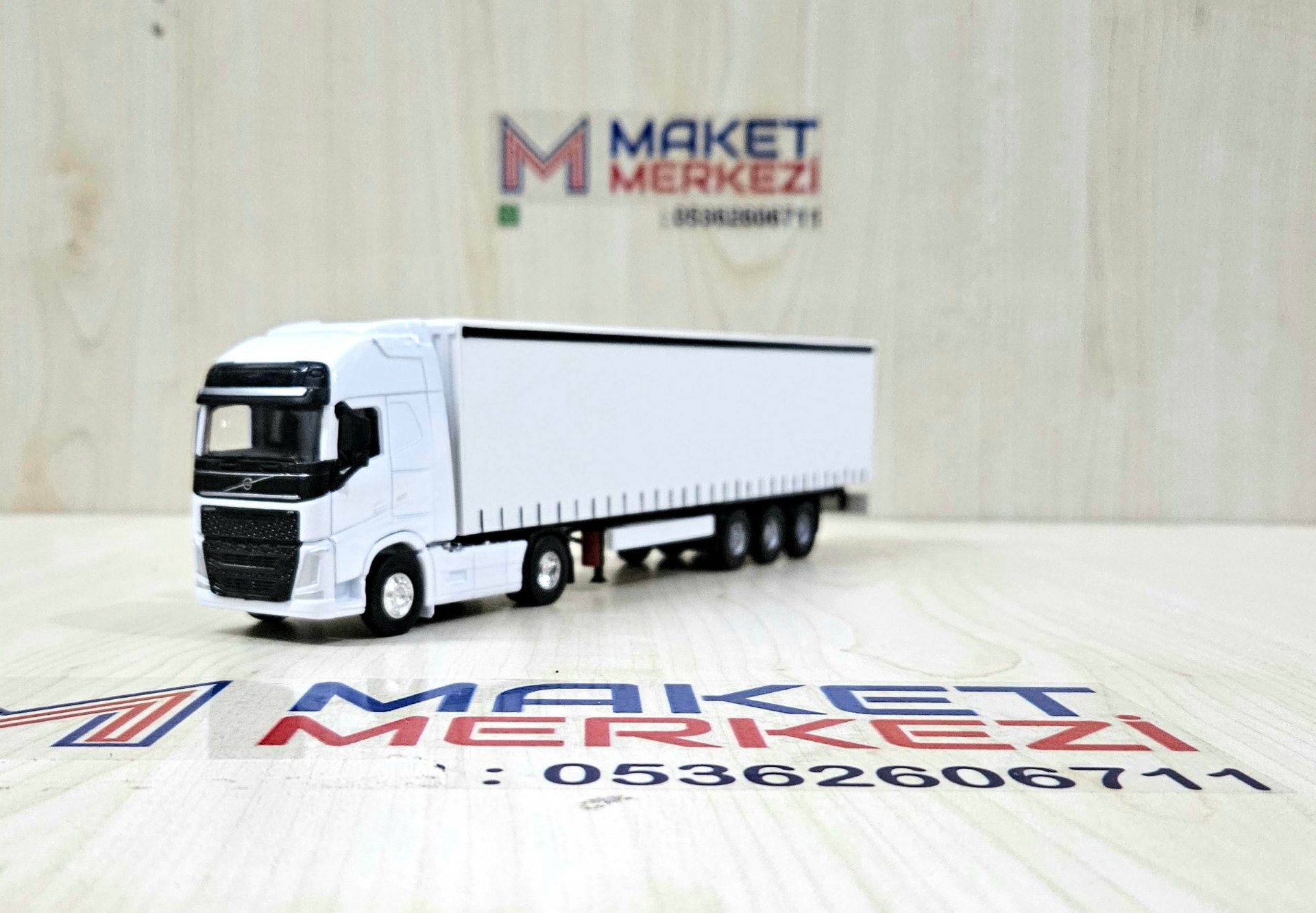1/64 beyaz VOLVO FH4 TENTE DORSELİ TIR MAKETİ (25 cm boy)