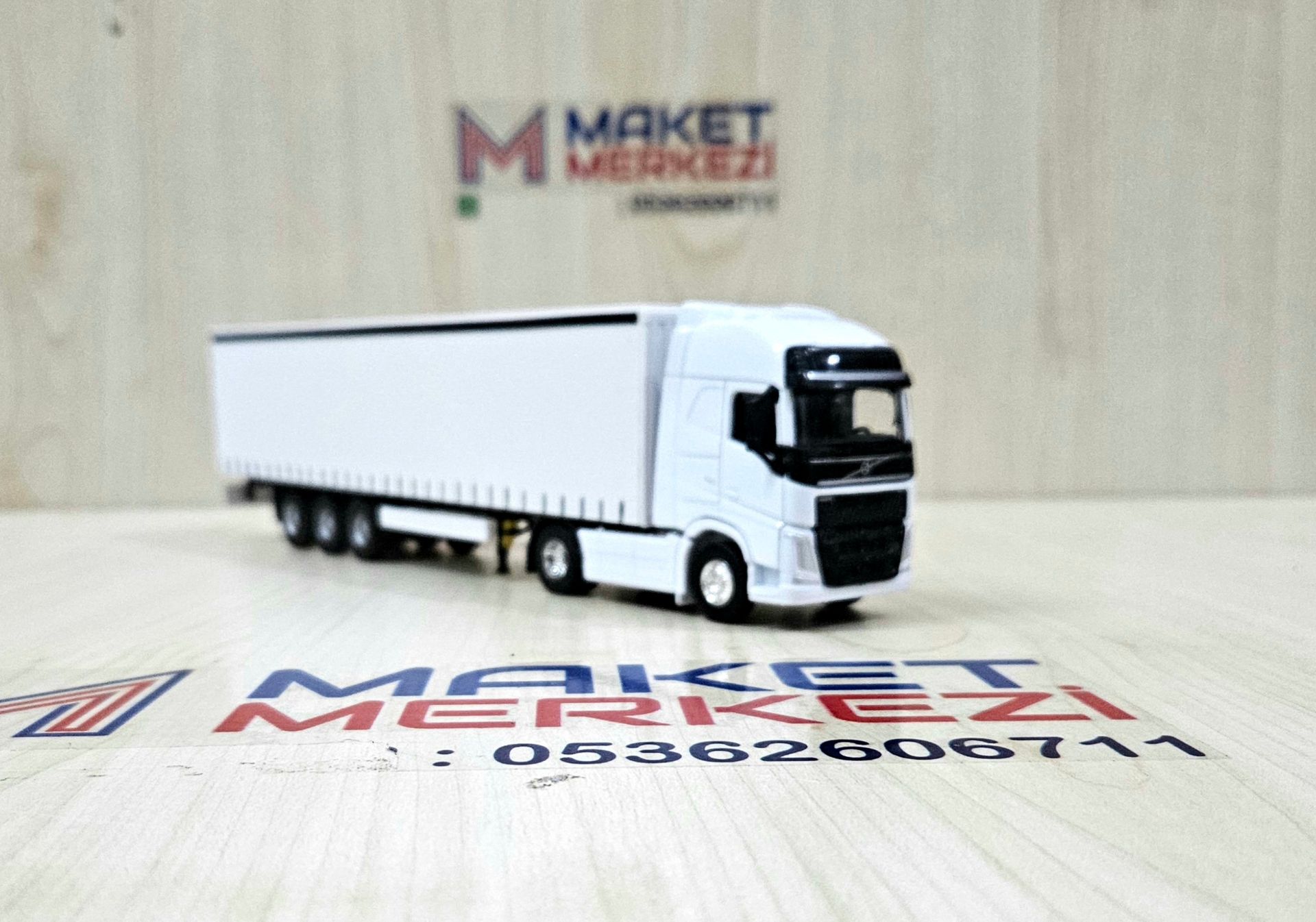 1/64 beyaz VOLVO FH4 TENTE DORSELİ TIR MAKETİ (25 cm boy)