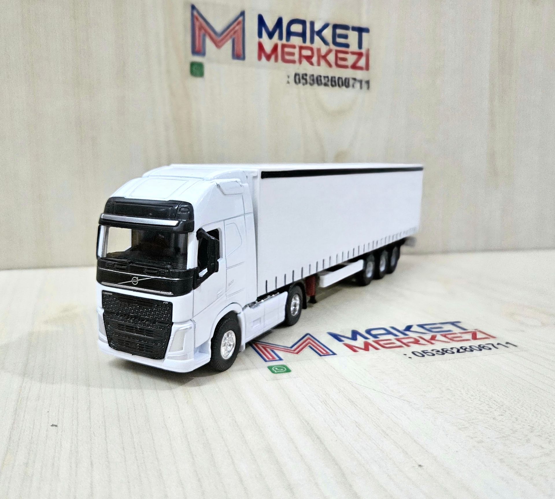 1/64 beyaz VOLVO FH4 TENTE DORSELİ TIR MAKETİ (25 cm boy)