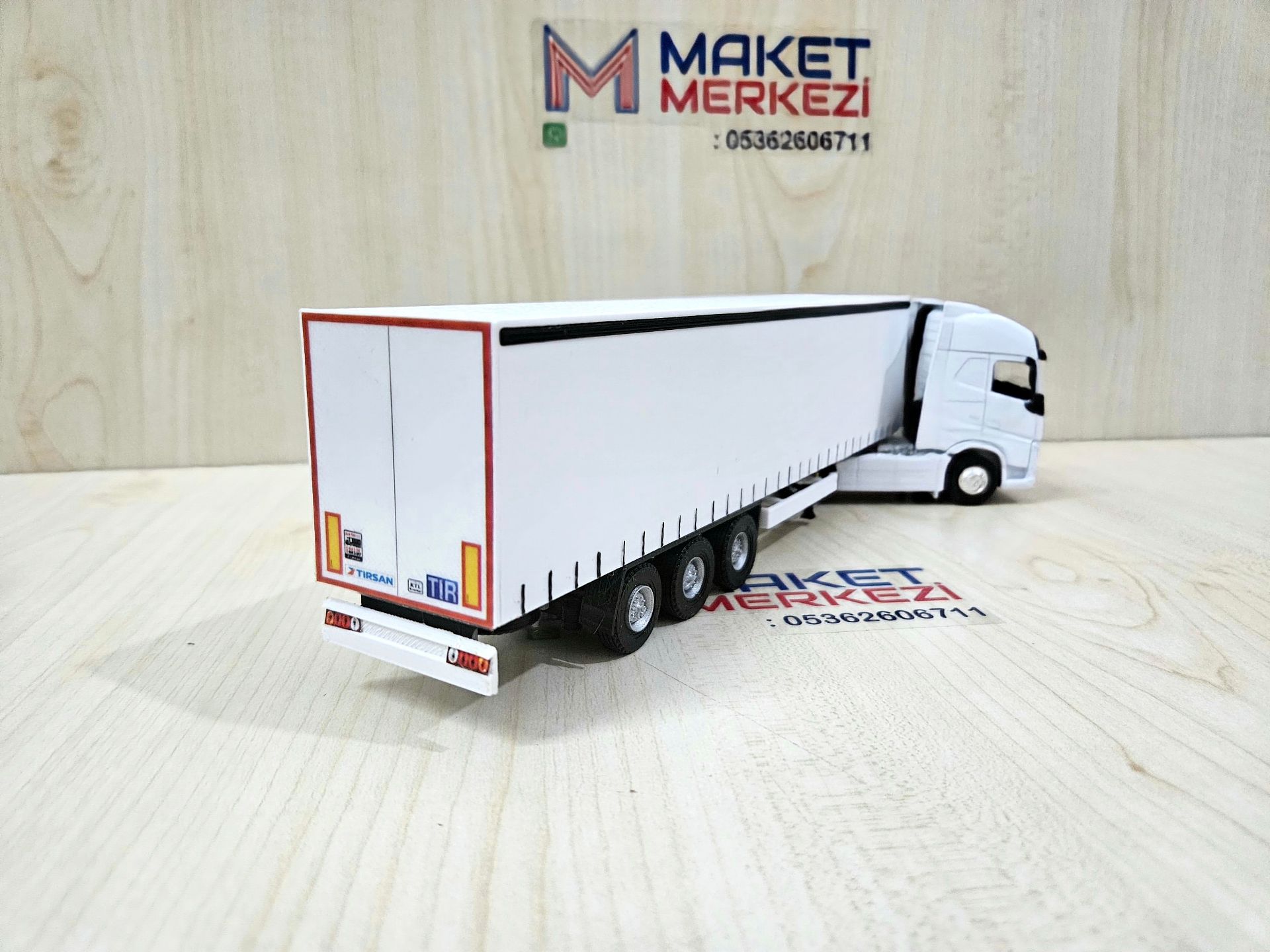 1/64 beyaz VOLVO FH4 TENTE DORSELİ TIR MAKETİ (25 cm boy)