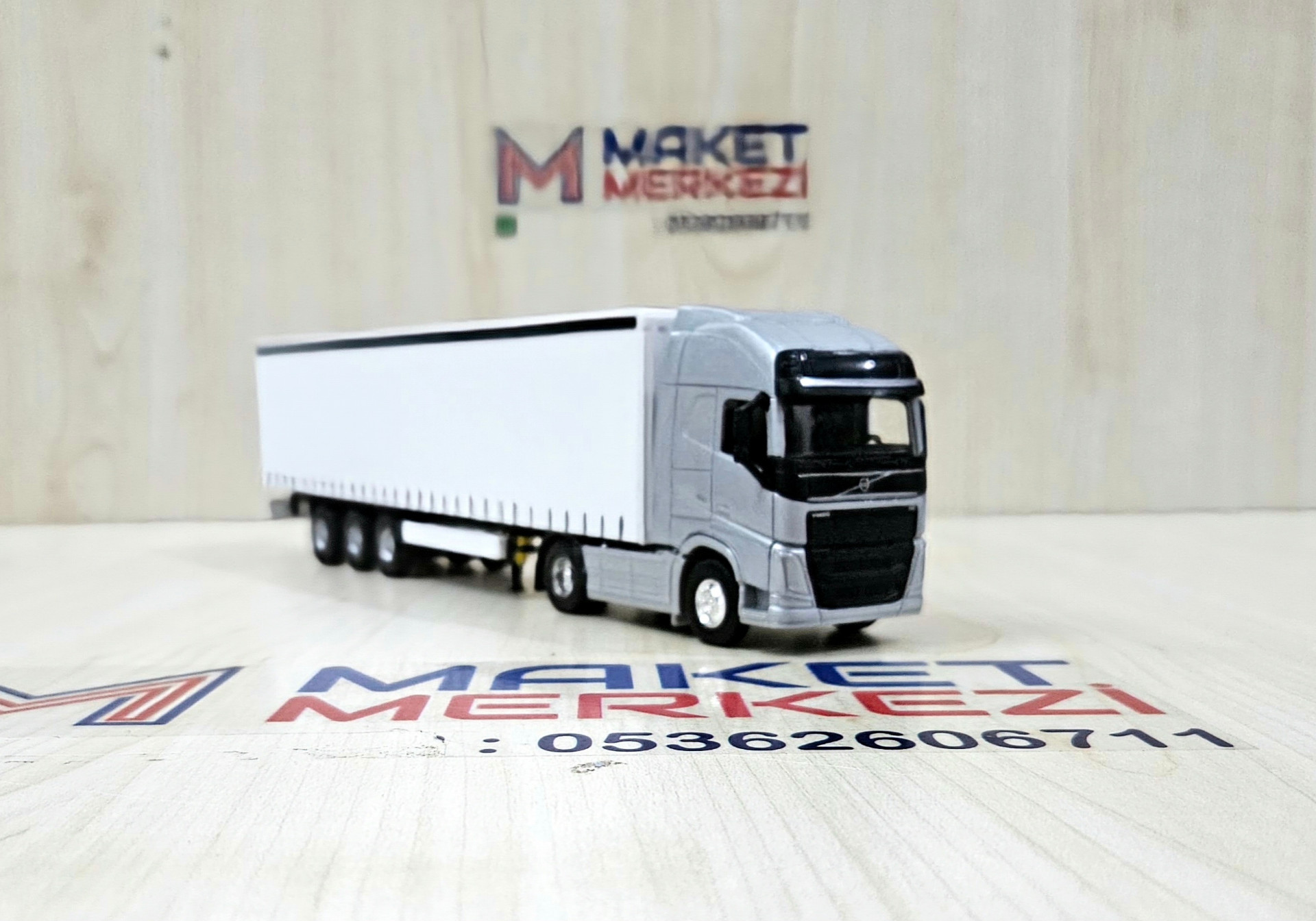 1/64 gri VOLVO FH4 TENTE DORSELİ TIR MAKETİ (25 cm boy)