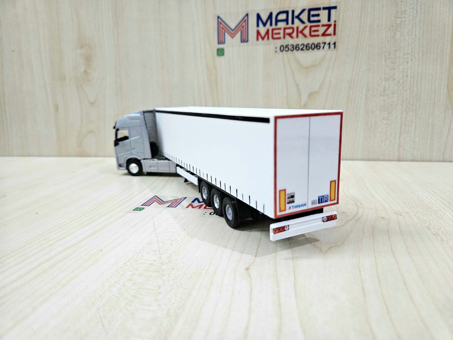 1/64 gri VOLVO FH4 TENTE DORSELİ TIR MAKETİ (25 cm boy)
