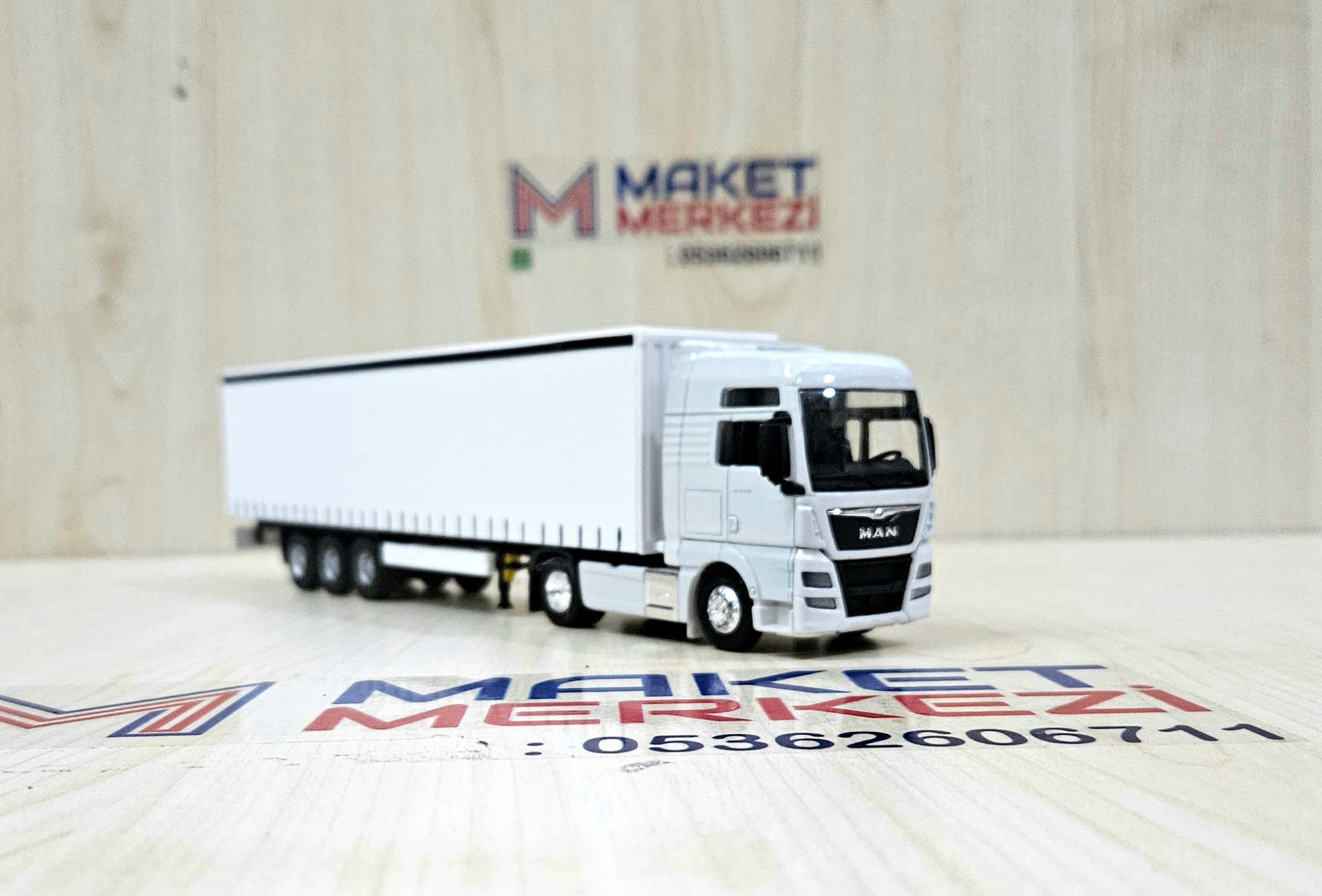 1/64 beyaz MAN TGX TENTE DORSELİ TIR MAKETİ (25 cm boy)