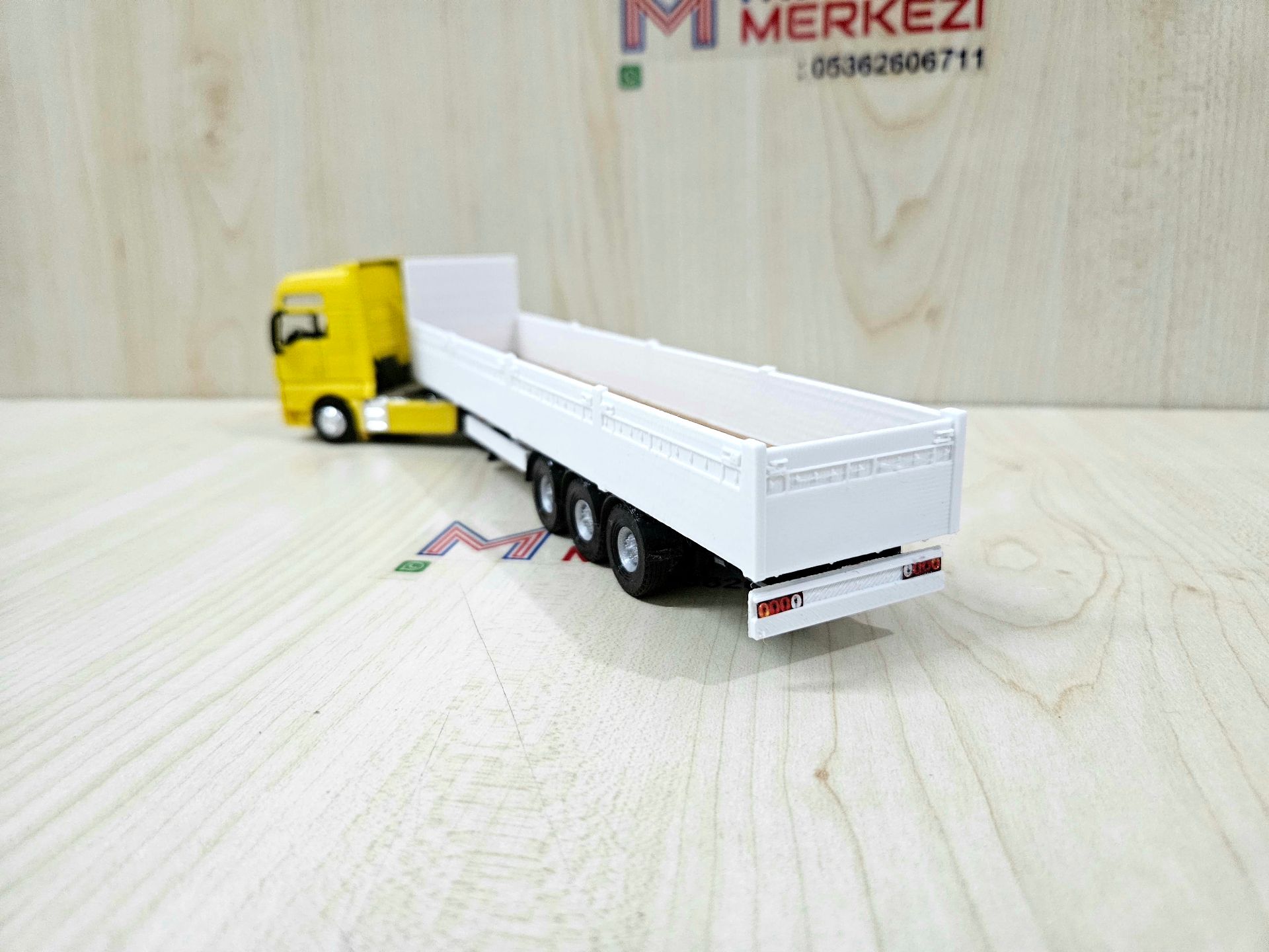 1/64 MAN TGX SAL DORSELİ TIR MAKETİ (25 cm boy)