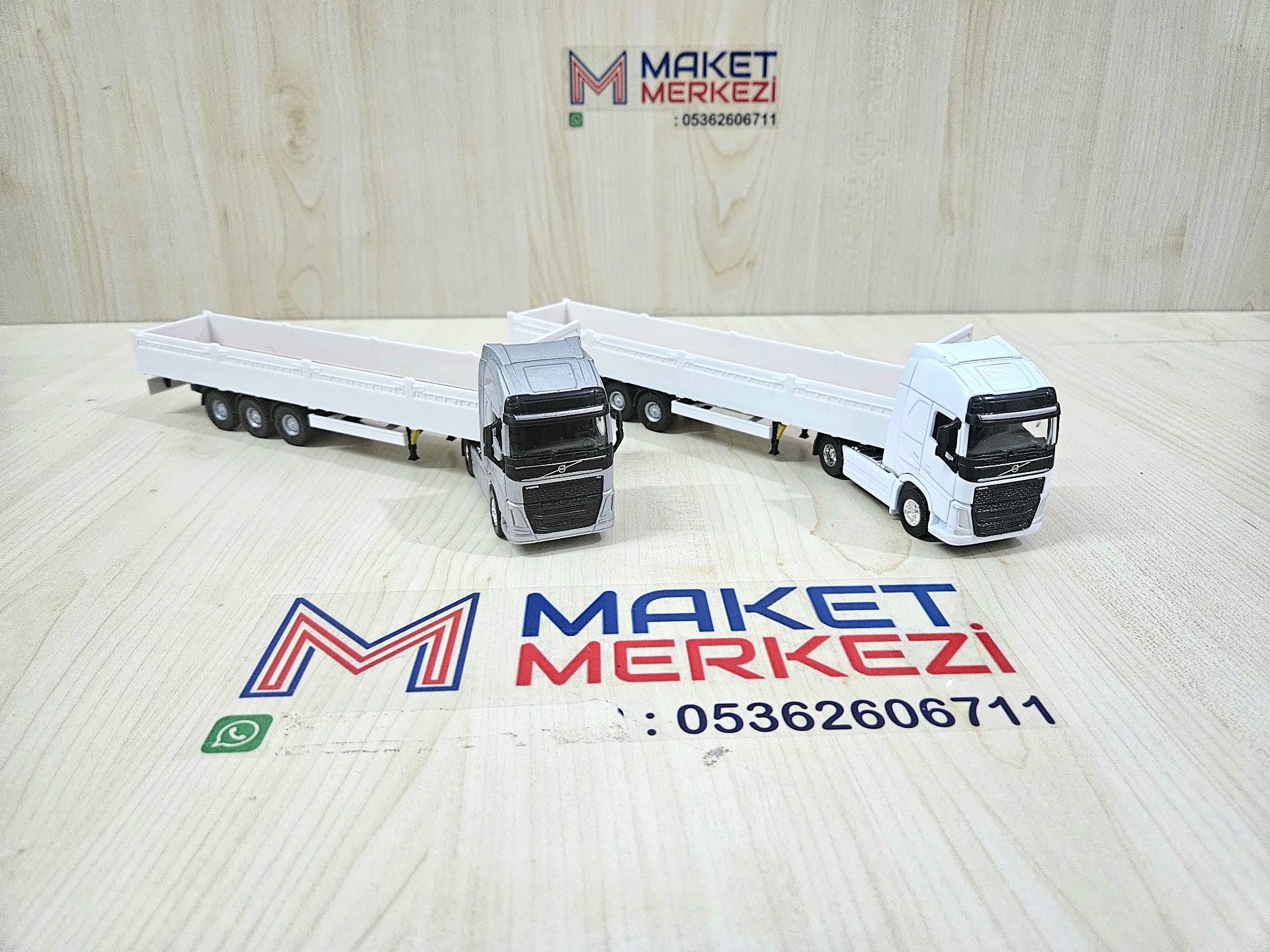1/64 VOLVO FH4 SAL DORSELİ TIR MAKETİ (25 cm boy)