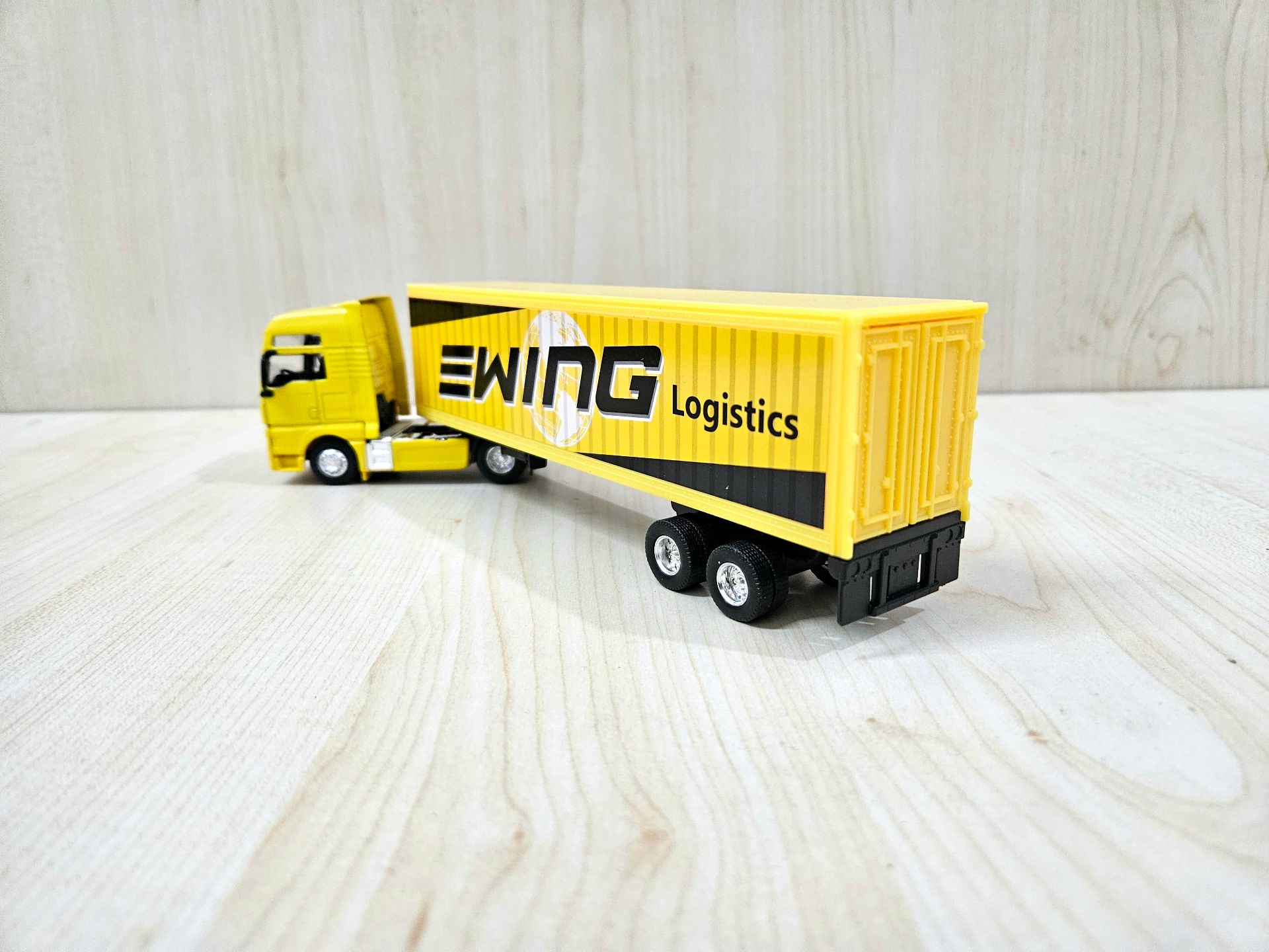 1/64 sarı MAN TGX TIR MAKETİ (24 cm boy)