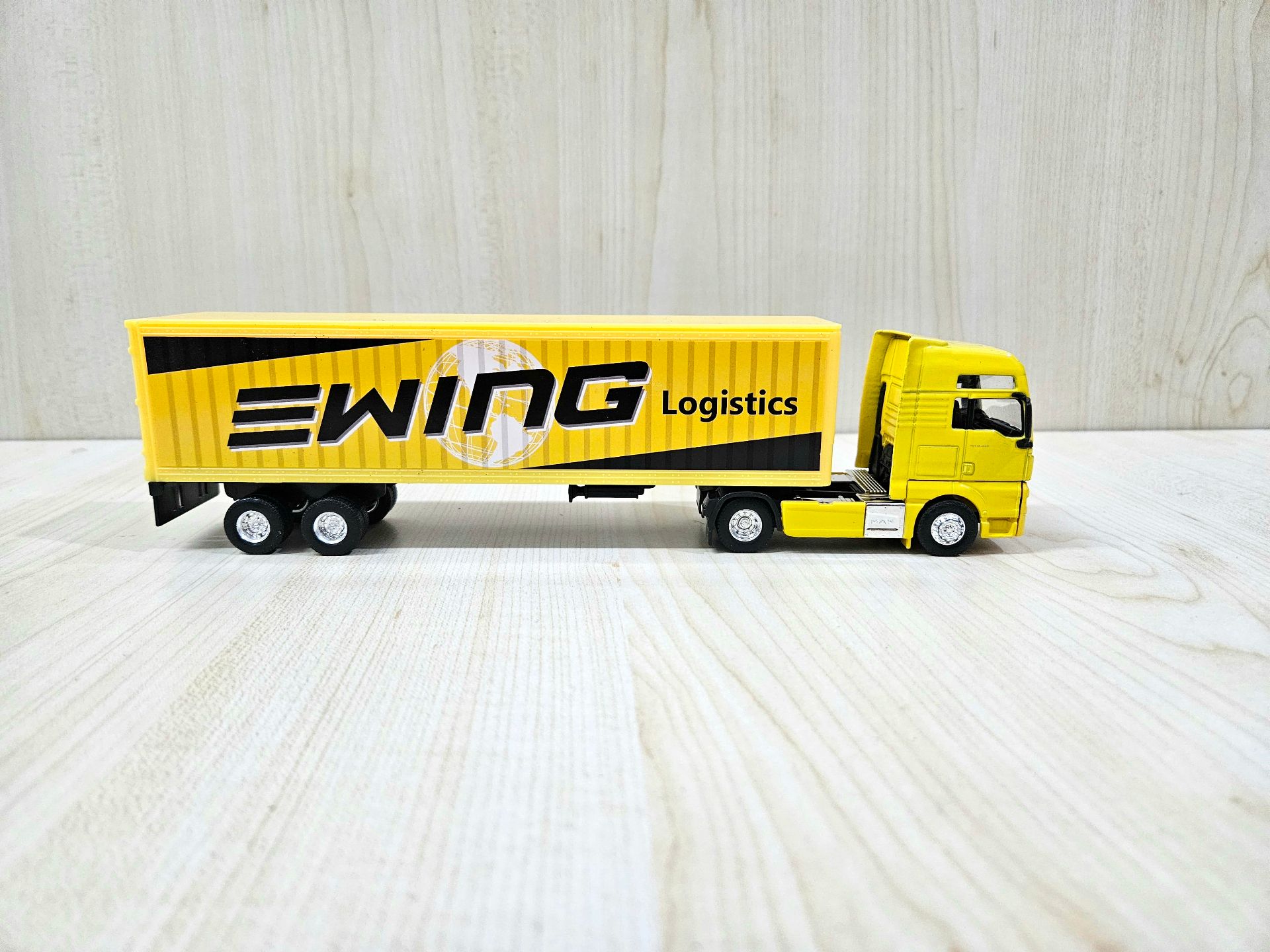 1/64 sarı MAN TGX TIR MAKETİ (24 cm boy)