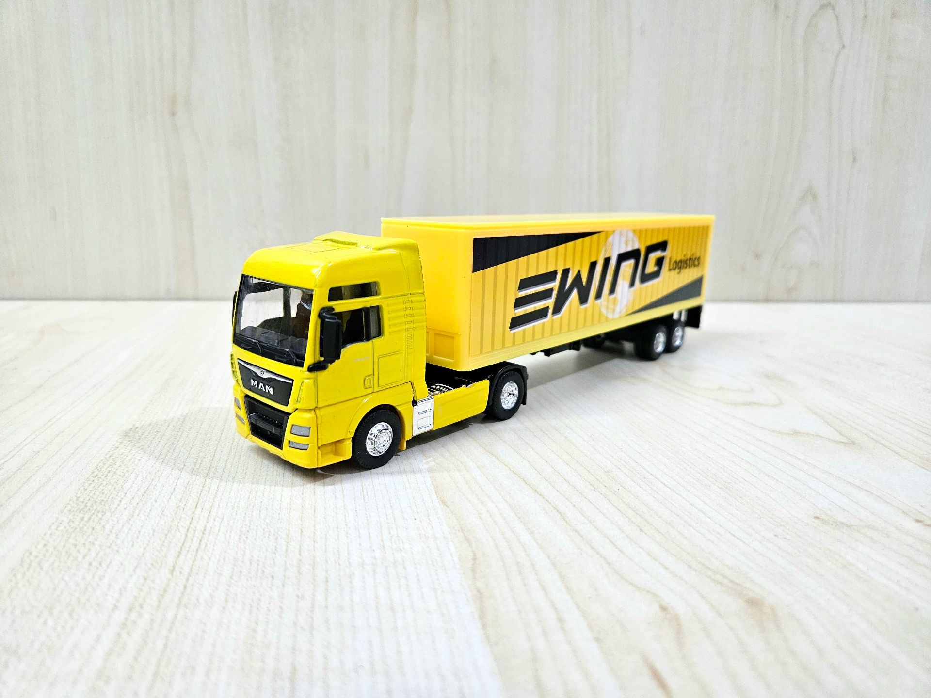 1/64 sarı MAN TGX TIR MAKETİ (24 cm boy)