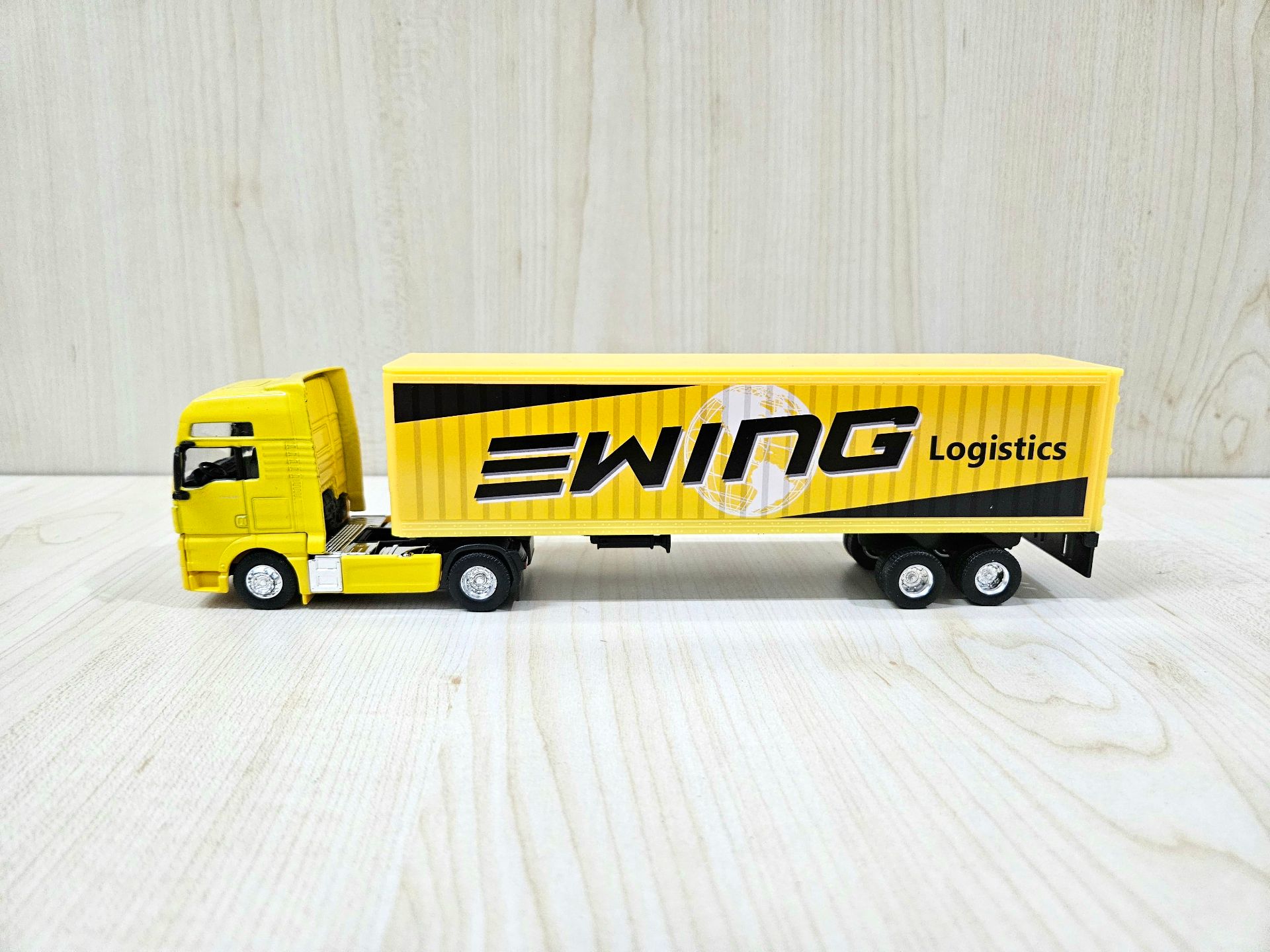 1/64 sarı MAN TGX TIR MAKETİ (24 cm boy)