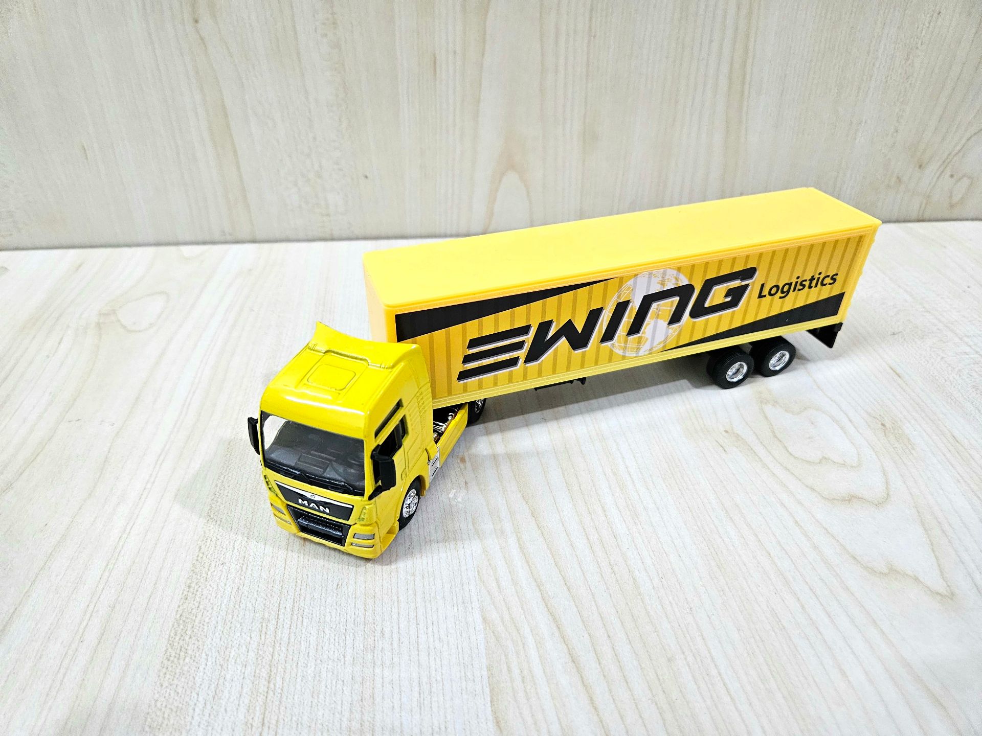 1/64 sarı MAN TGX TIR MAKETİ (24 cm boy)