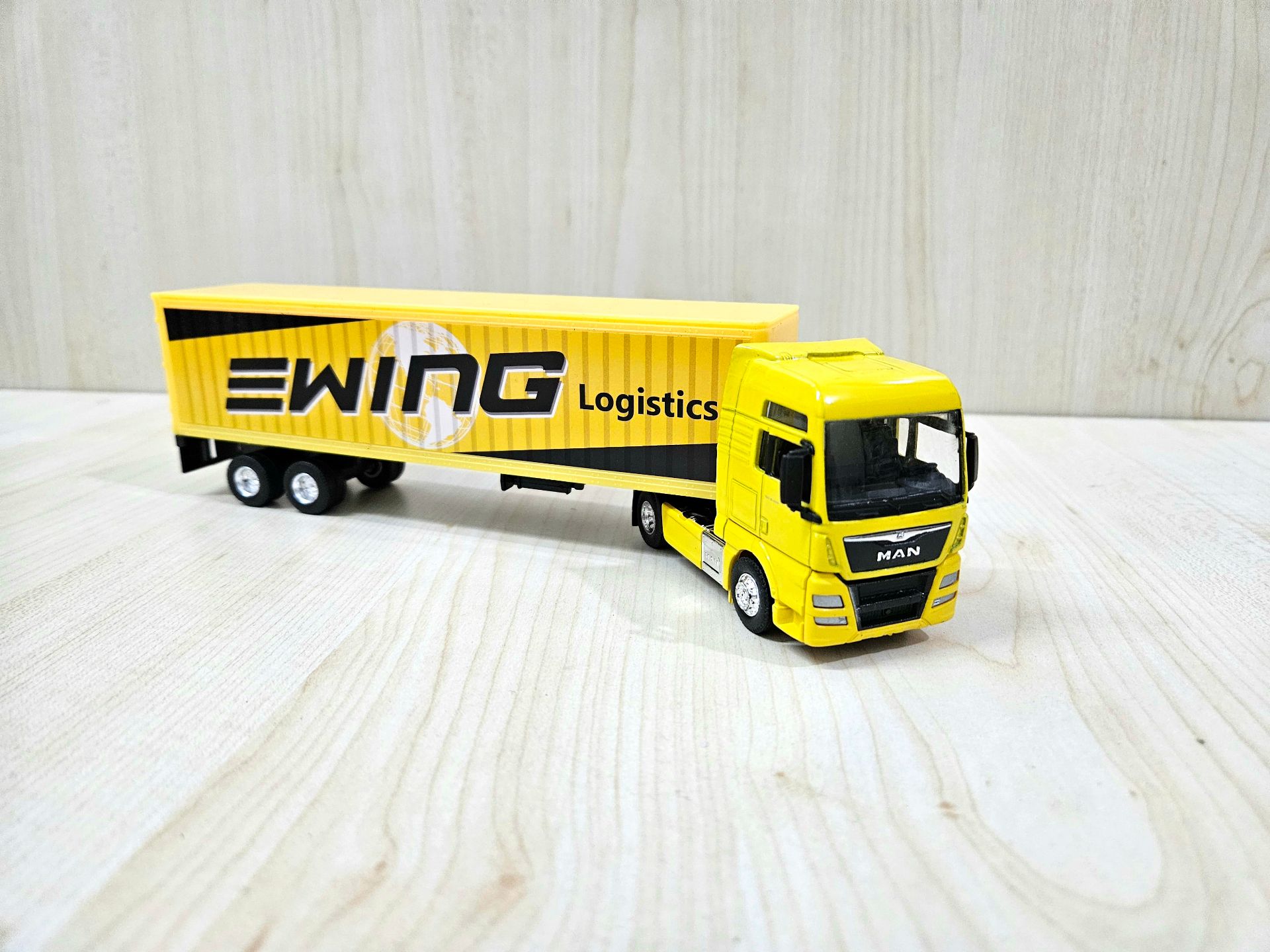 1/64 sarı MAN TGX TIR MAKETİ (24 cm boy)