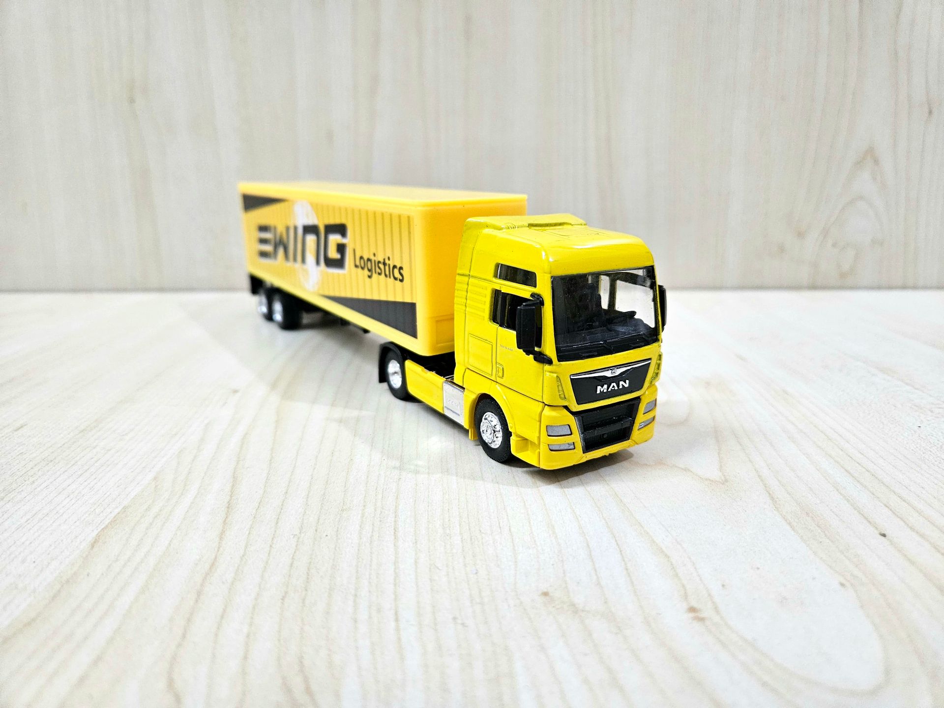 1/64 sarı MAN TGX TIR MAKETİ (24 cm boy)