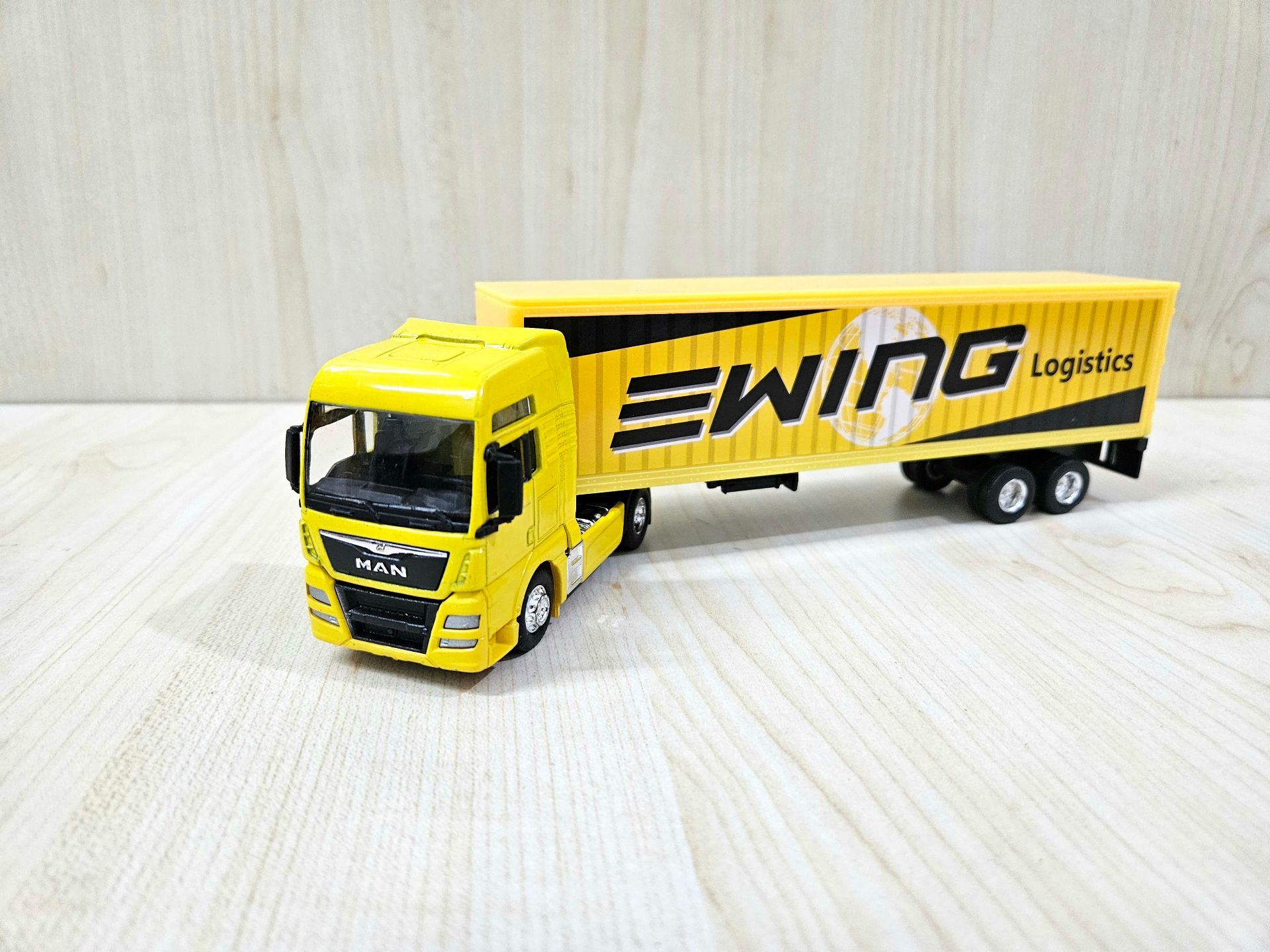 1/64 sarı MAN TGX TIR MAKETİ (24 cm boy)