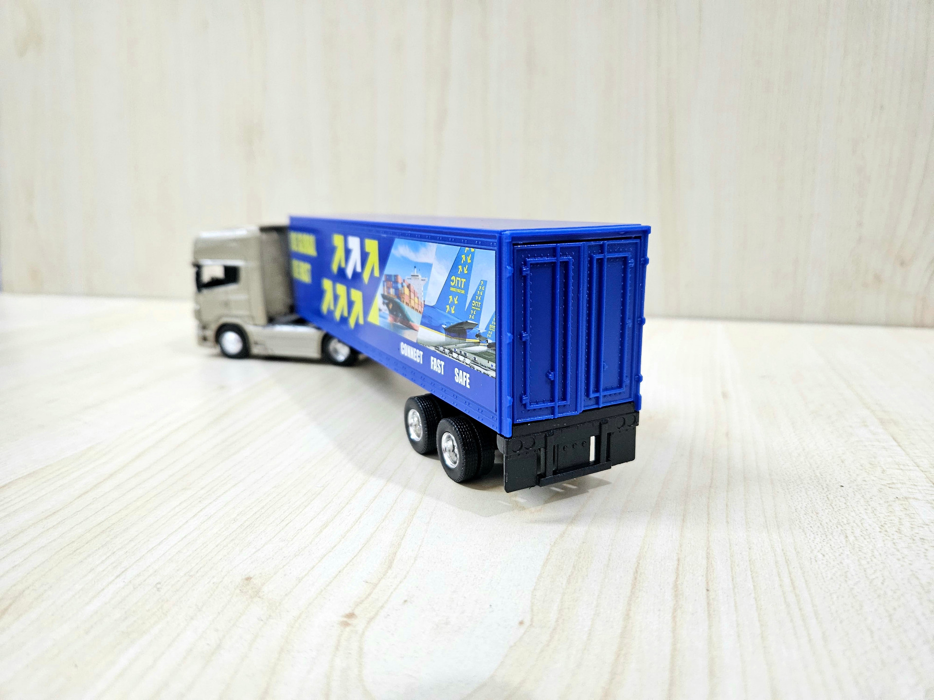 1/64 SCANIA R730 TIR MAKETİ (25 cm boy)