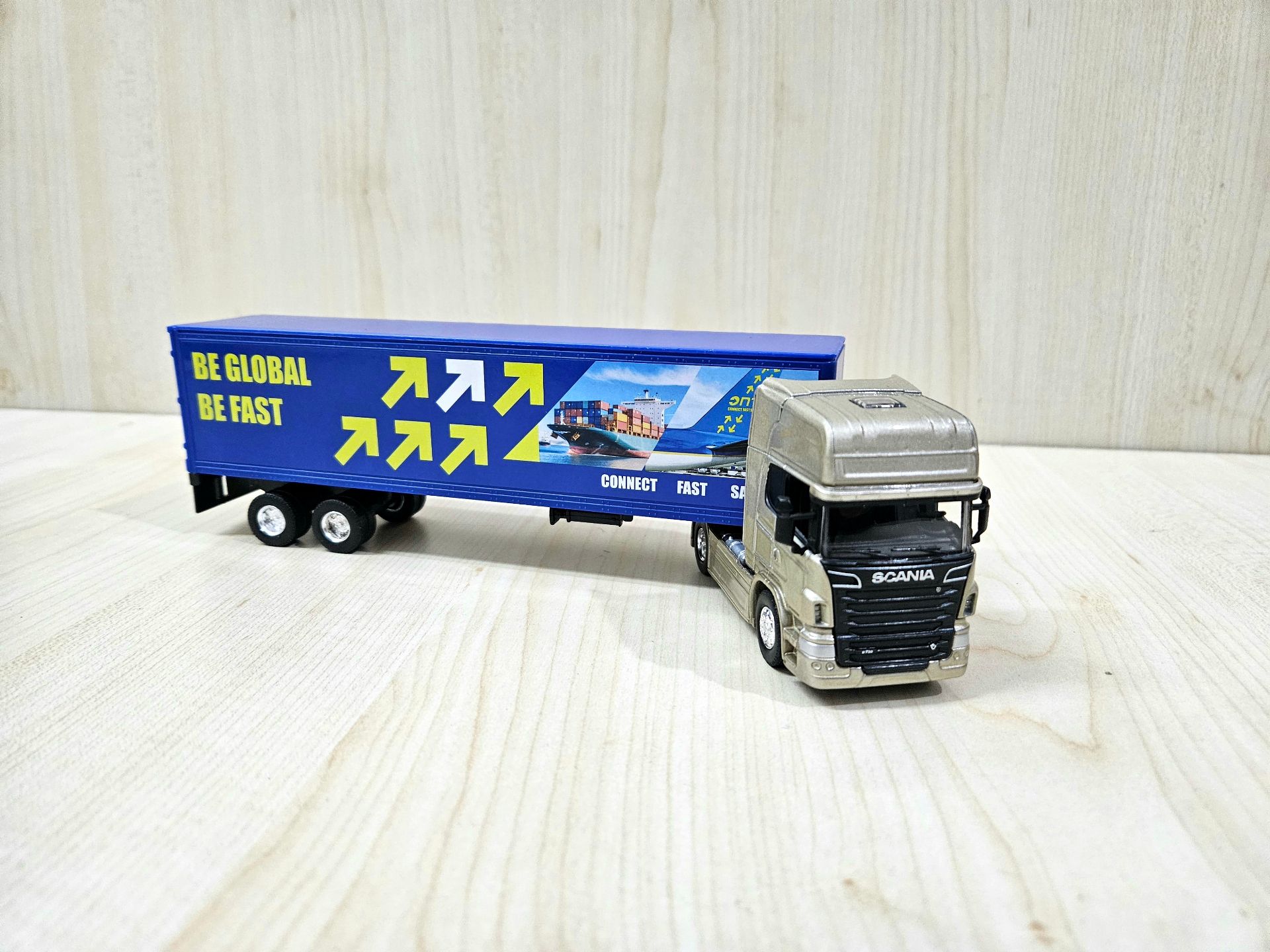 1/64 SCANIA R730 TIR MAKETİ (25 cm boy)