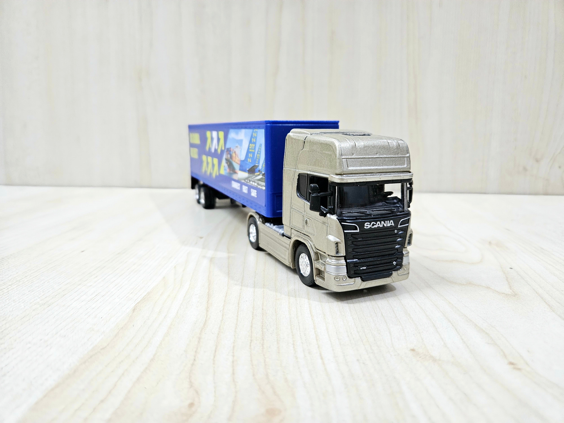 1/64 SCANIA R730 TIR MAKETİ (25 cm boy)