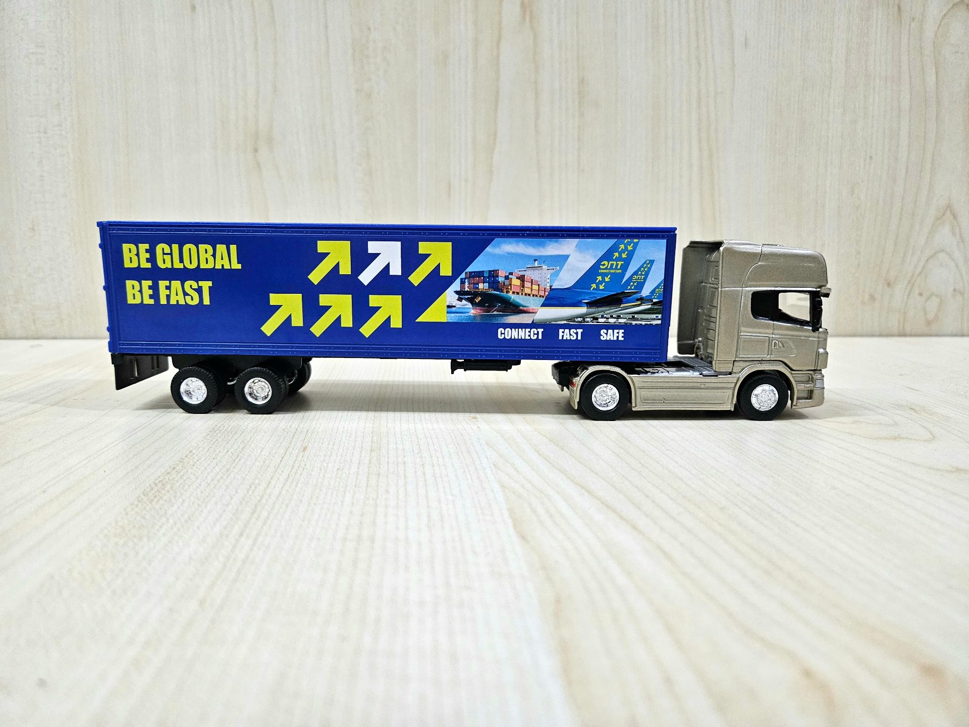 1/64 SCANIA R730 TIR MAKETİ (25 cm boy)