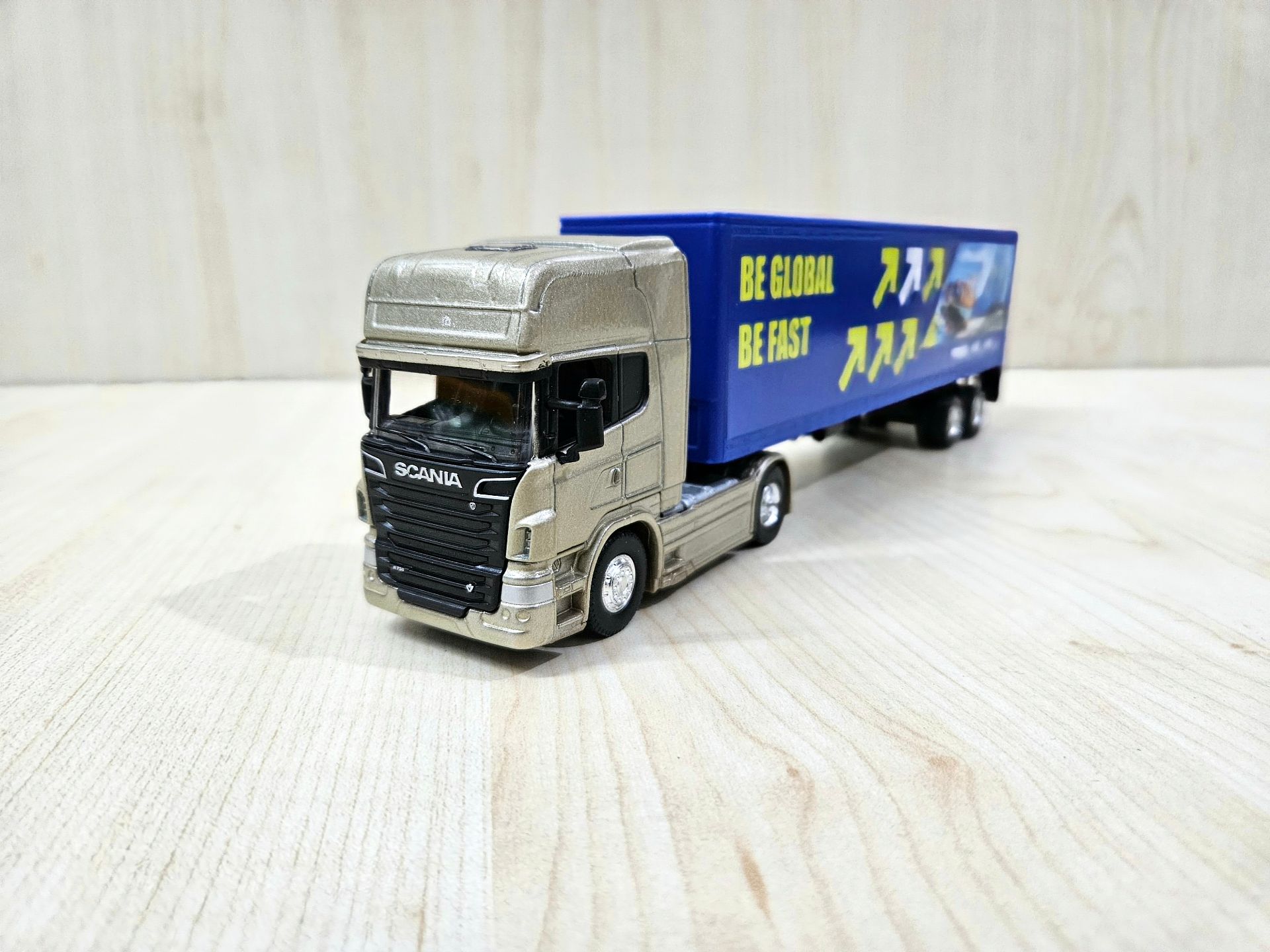 1/64 SCANIA R730 TIR MAKETİ (25 cm boy)