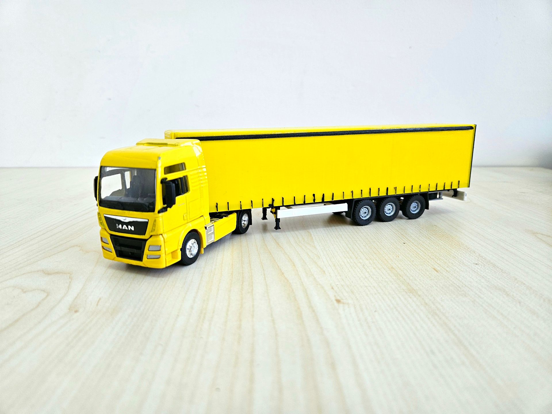 1/64 sarı MAN TGX TENTE DORSELİ TIR MAKETİ (25 cm boy)
