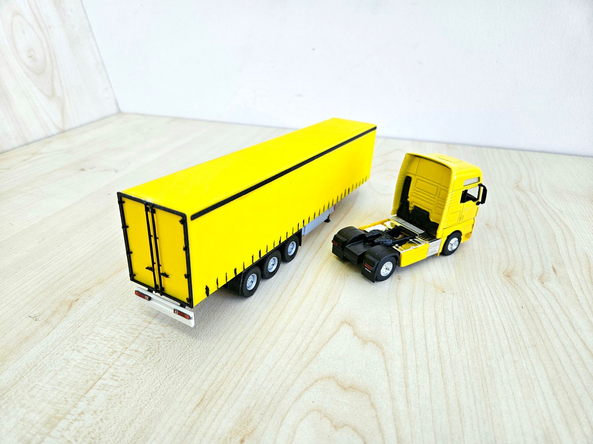 1/64 sarı MAN TGX TENTE DORSELİ TIR MAKETİ (25 cm boy)