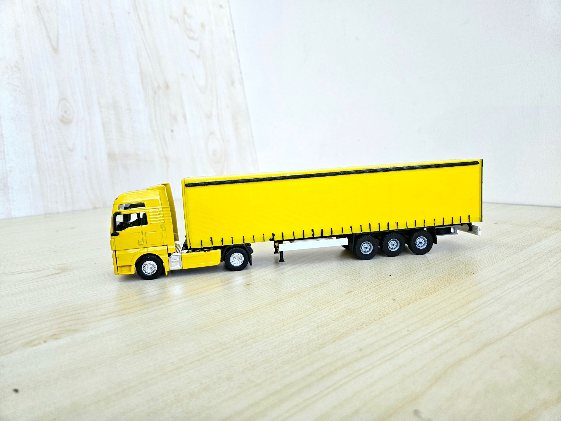 1/64 sarı MAN TGX TENTE DORSELİ TIR MAKETİ (25 cm boy)