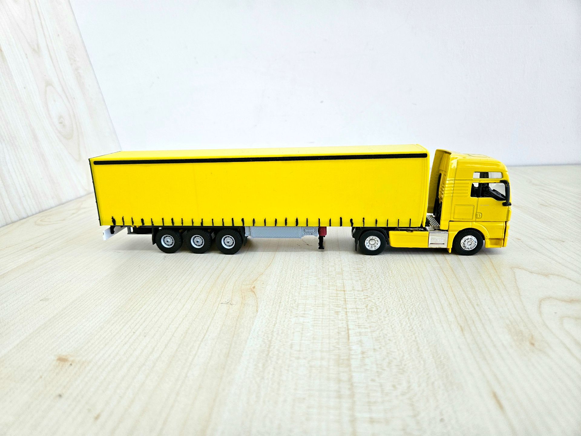 1/64 sarı MAN TGX TENTE DORSELİ TIR MAKETİ (25 cm boy)