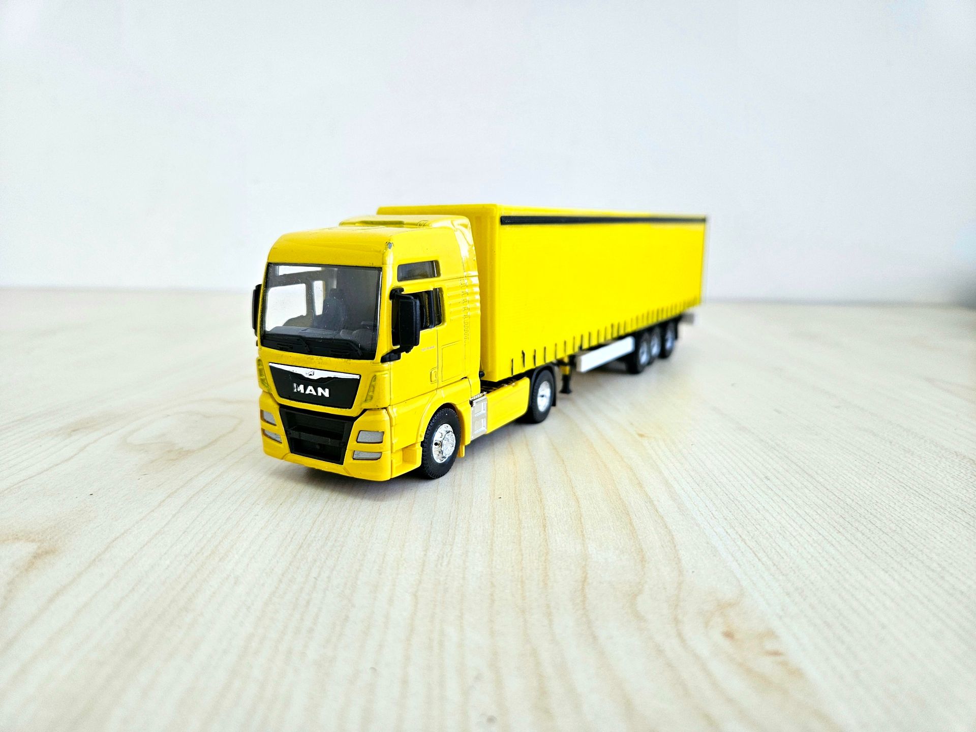1/64 sarı MAN TGX TENTE DORSELİ TIR MAKETİ (25 cm boy)