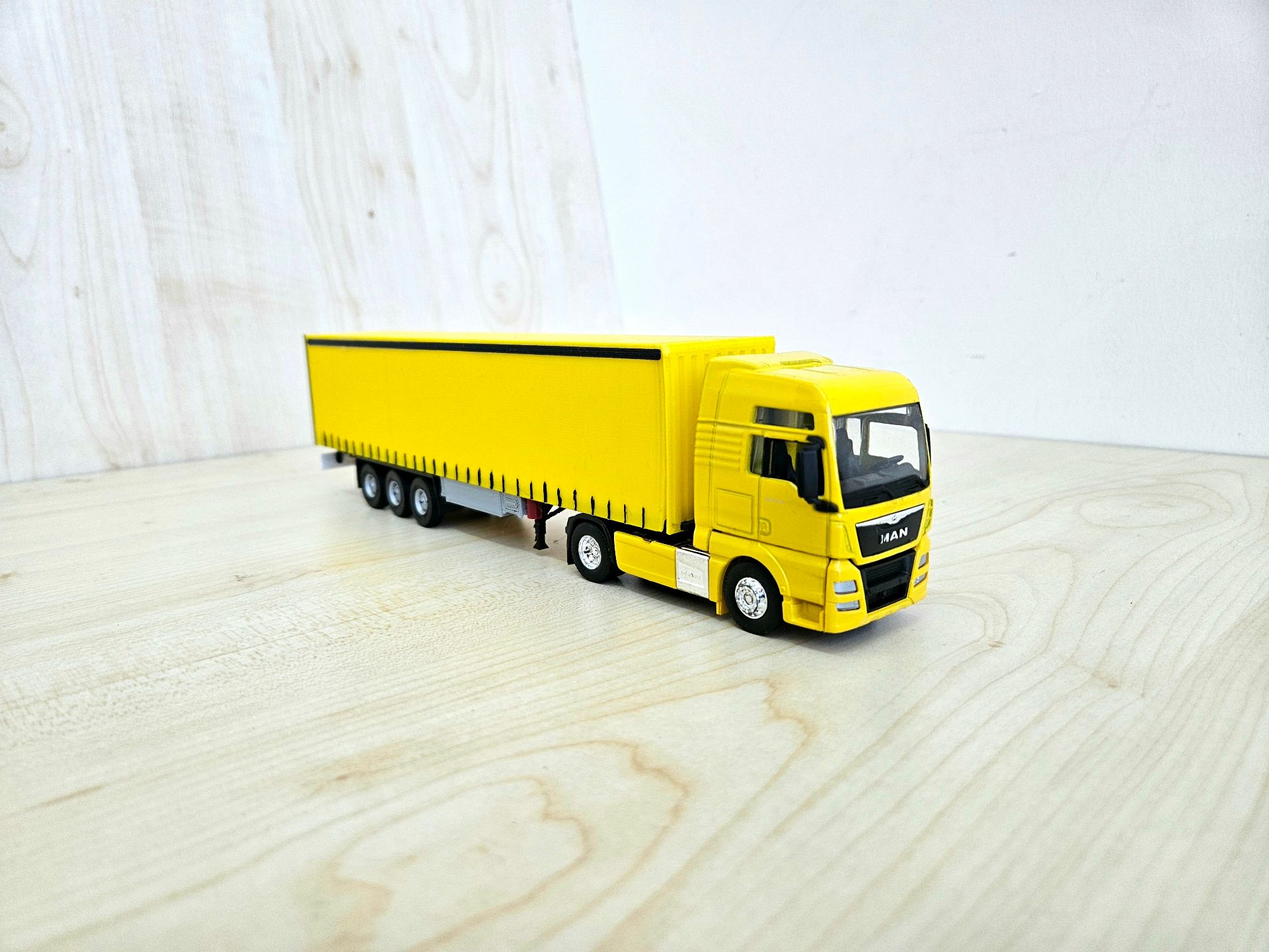 1/64 sarı MAN TGX TENTE DORSELİ TIR MAKETİ (25 cm boy)