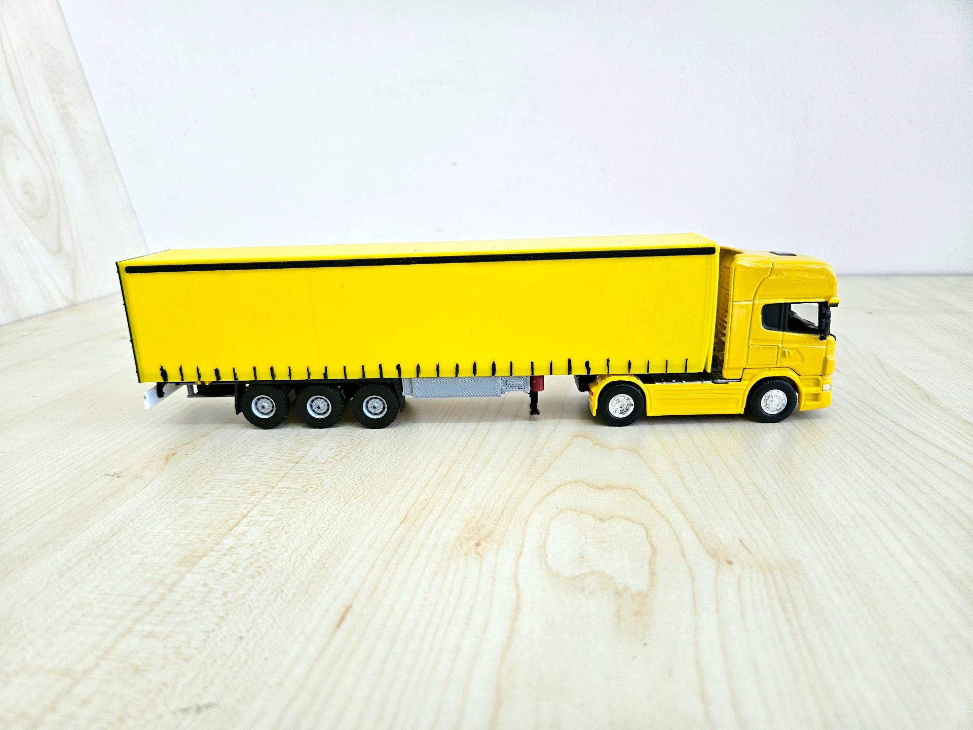 1/64 sarı SCANIA R730 TENTE DORSELİ TIR MAKETİ (25 cm boy)
