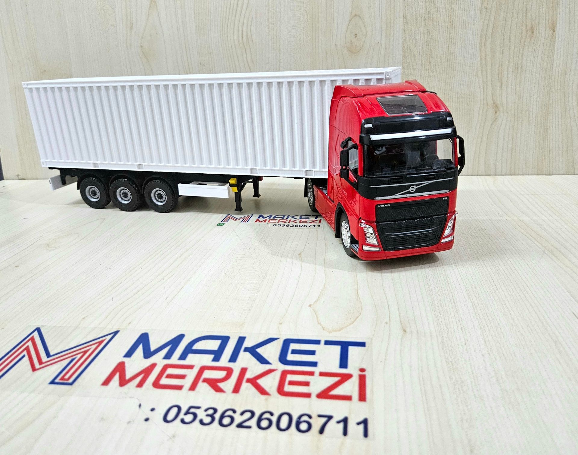 1/32 WELLY Kırmızı VOLVO FH4 KONTEYNER DORSELİ TIR
