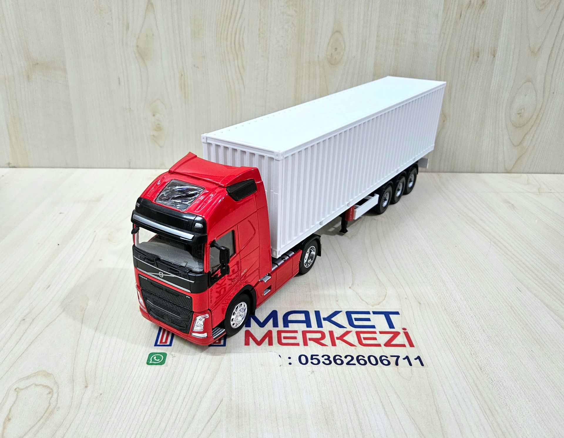 1/32 WELLY Kırmızı VOLVO FH4 KONTEYNER DORSELİ TIR