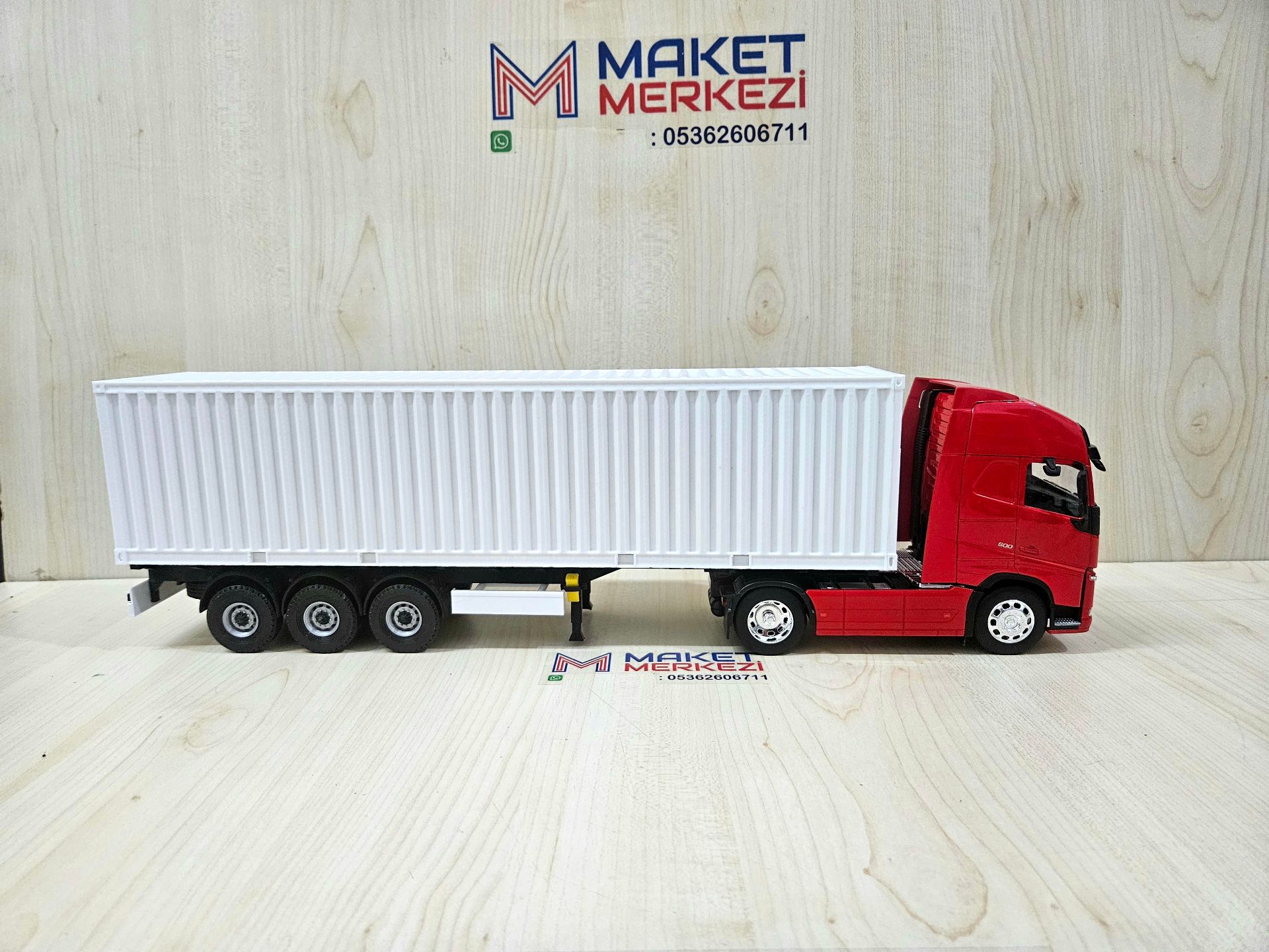 1/32 WELLY Kırmızı VOLVO FH4 KONTEYNER DORSELİ TIR