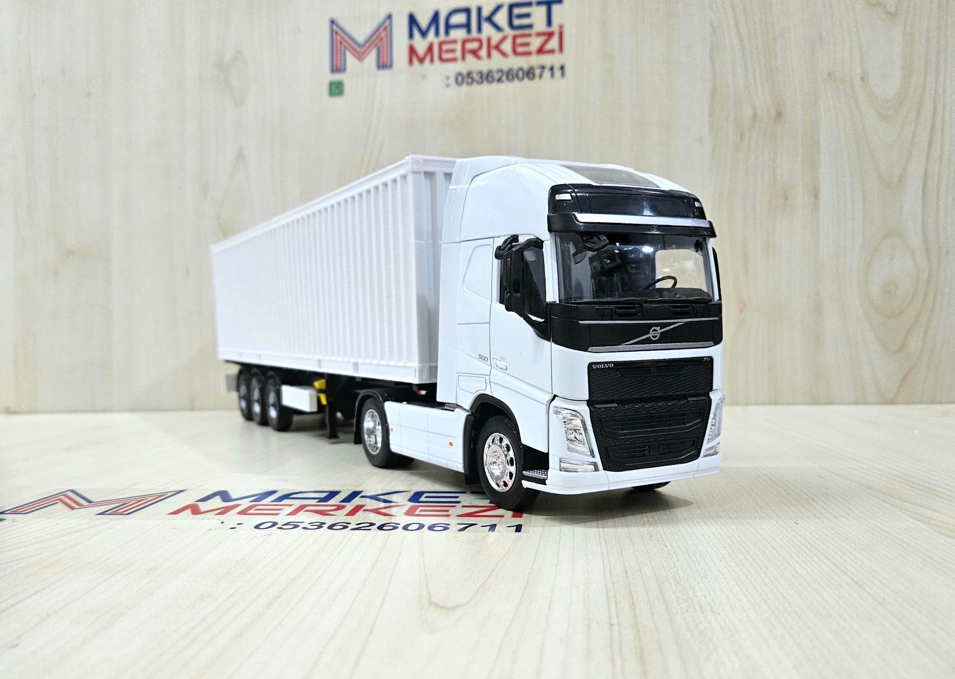 1/32 WELLY BEYAZ VOLVO FH4 KONTEYNER DORSELİ TIR