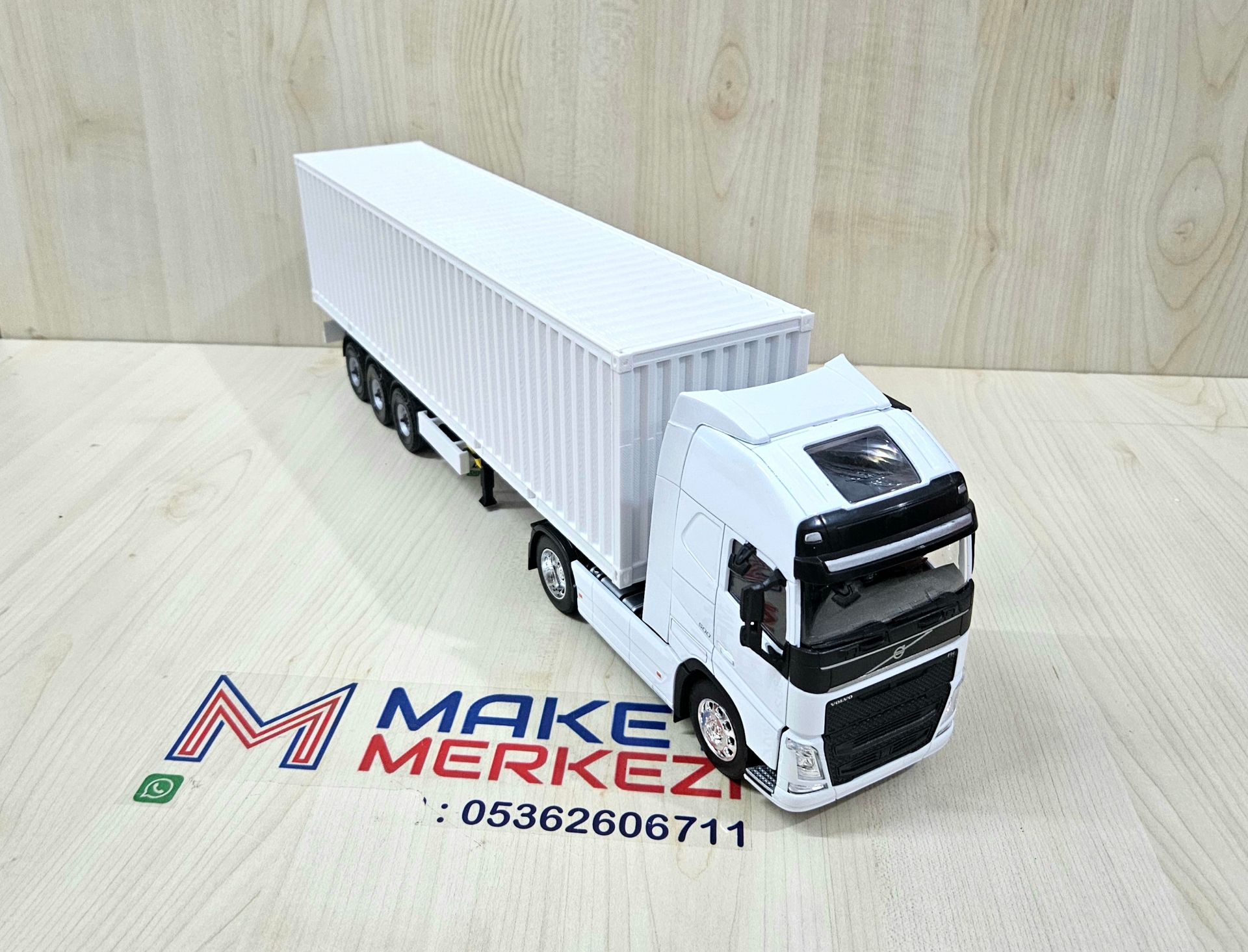 1/32 WELLY BEYAZ VOLVO FH4 KONTEYNER DORSELİ TIR