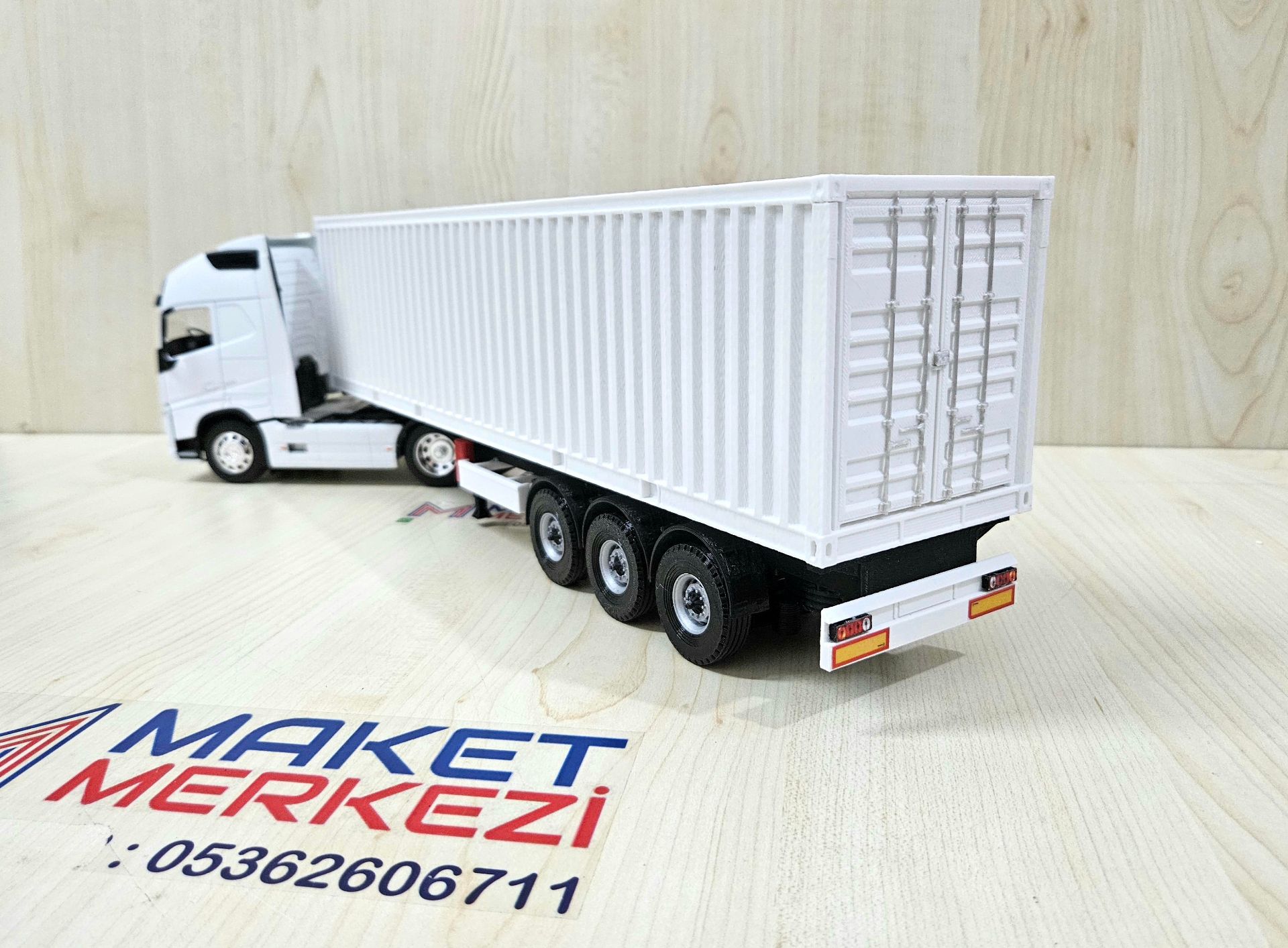 1/32 WELLY BEYAZ VOLVO FH4 KONTEYNER DORSELİ TIR